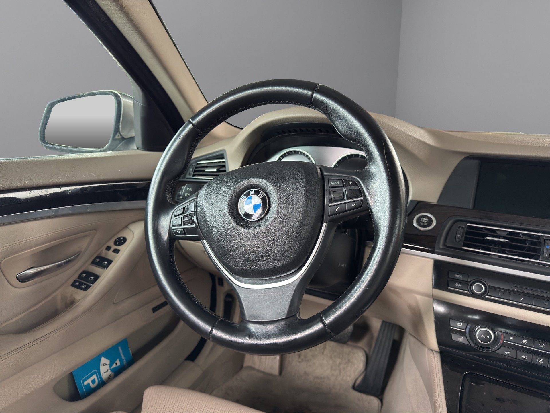 BMW 550i xDrive Steptronic-image-10