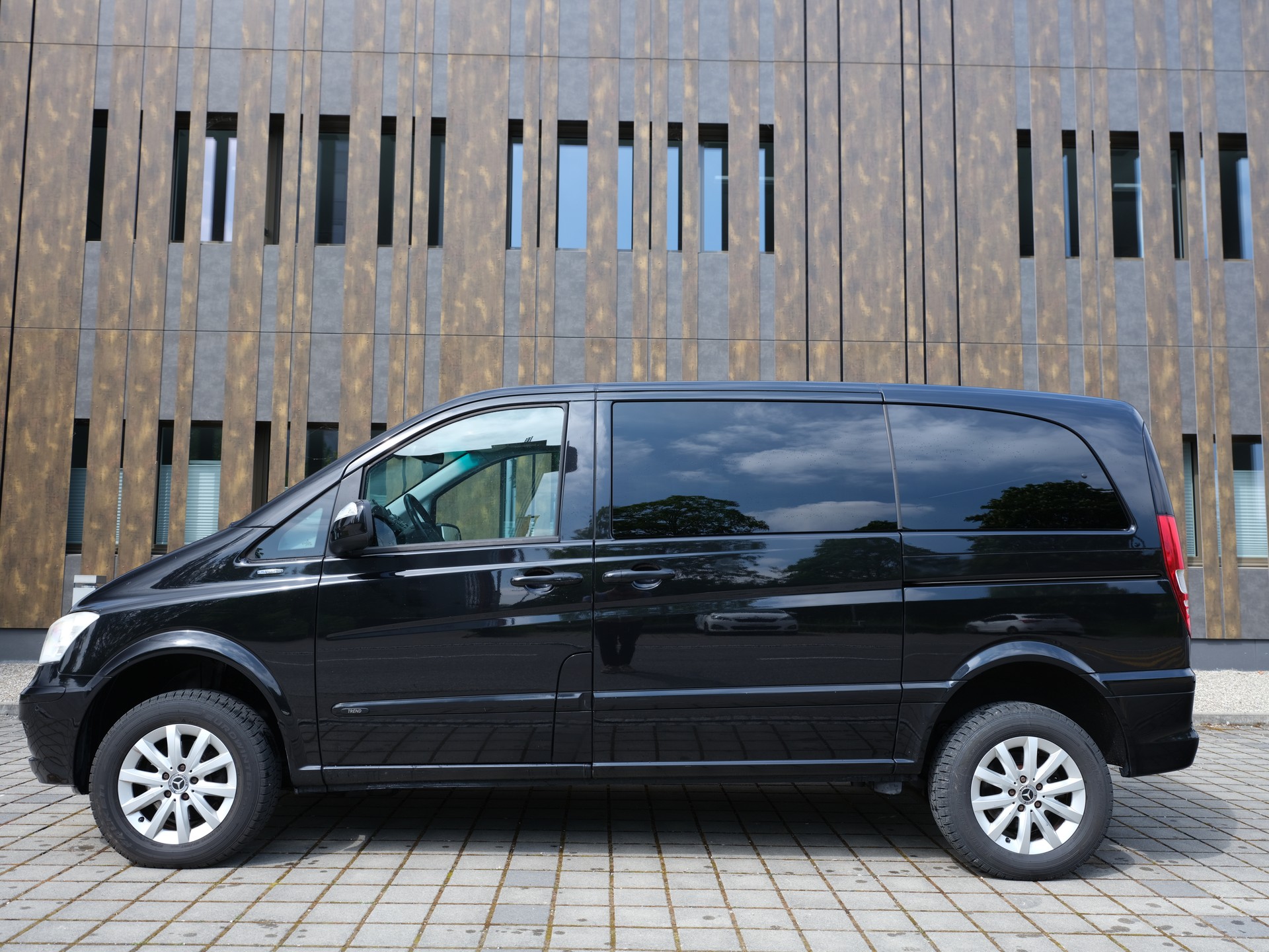 MERCEDES-BENZ Viano 2.2 CDI Blue Efficiency Trend EL 4Matic A-showroom-element-2