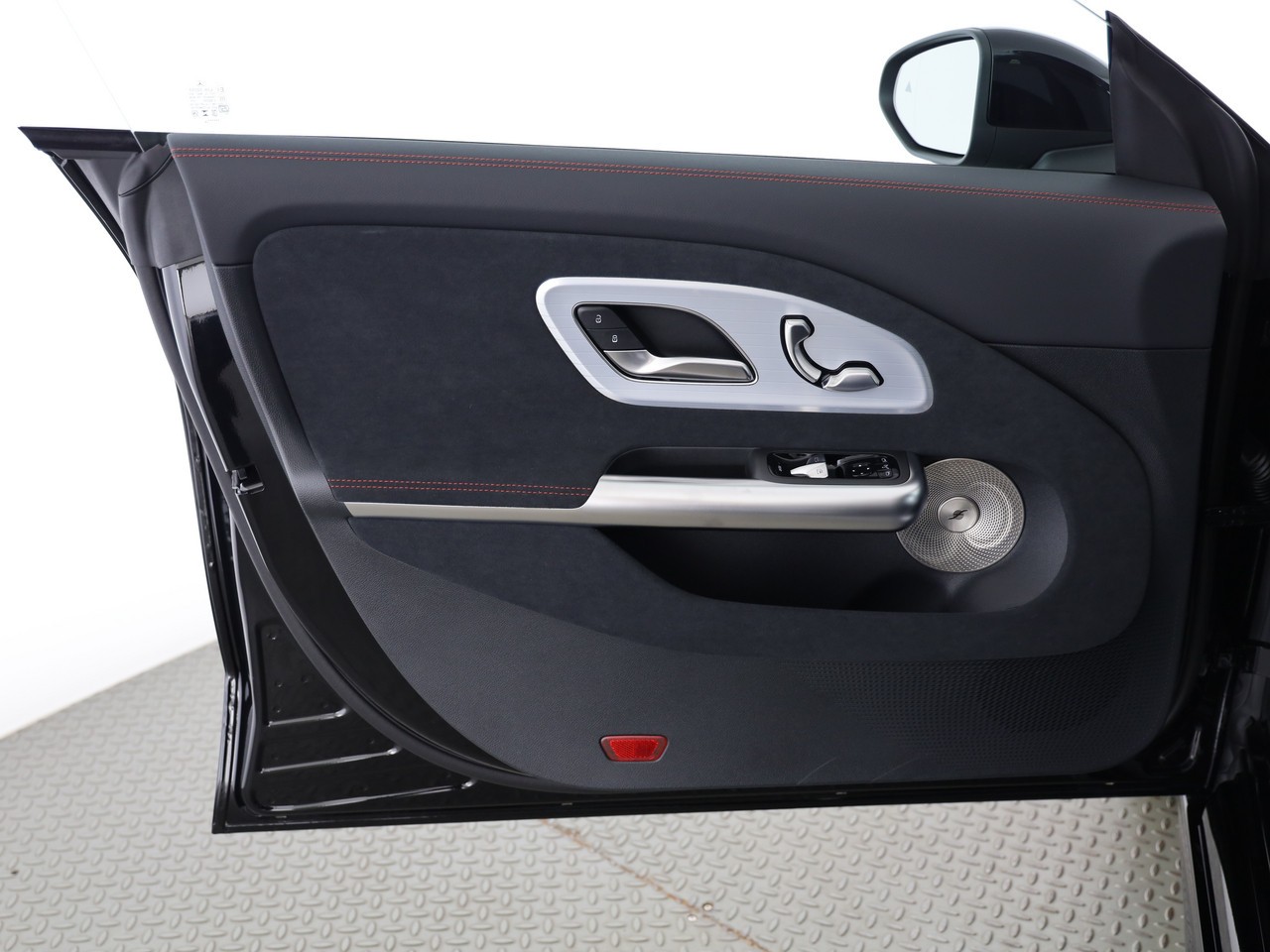 MERCEDES-BENZ CLA 220 8G-DCT 4Matic-image-5