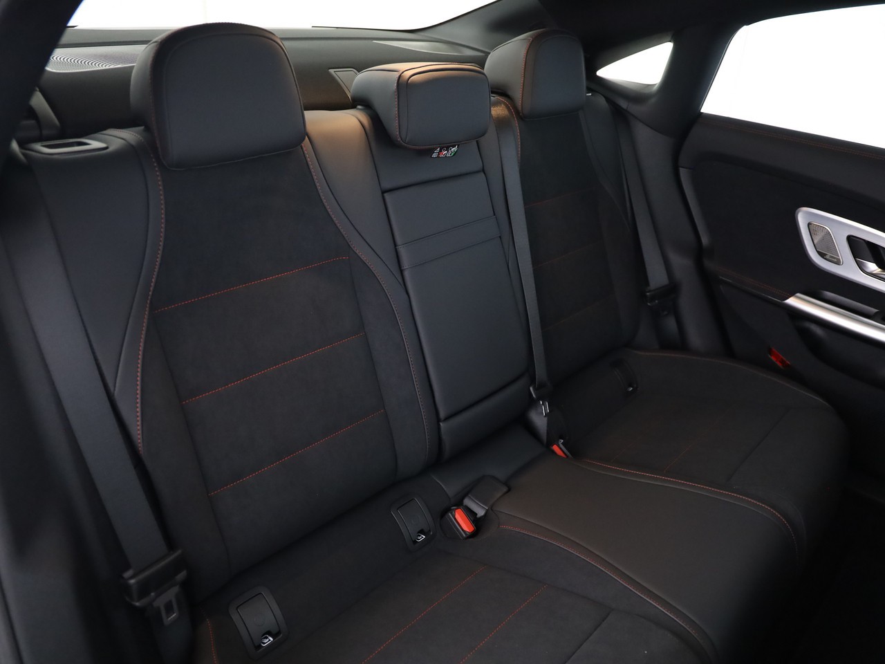 MERCEDES-BENZ CLA 220 8G-DCT 4Matic-image-11