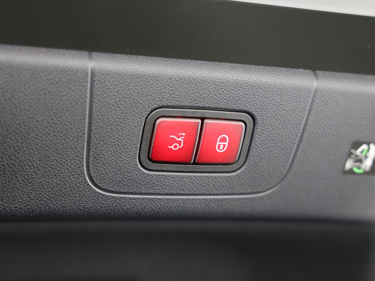 MERCEDES-BENZ CLA 220 8G-DCT 4Matic-image-21