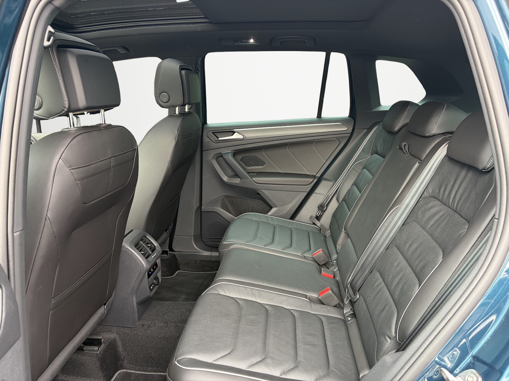 VW Tiguan 2.0TSI R-Line 4Motion DSG-image-11