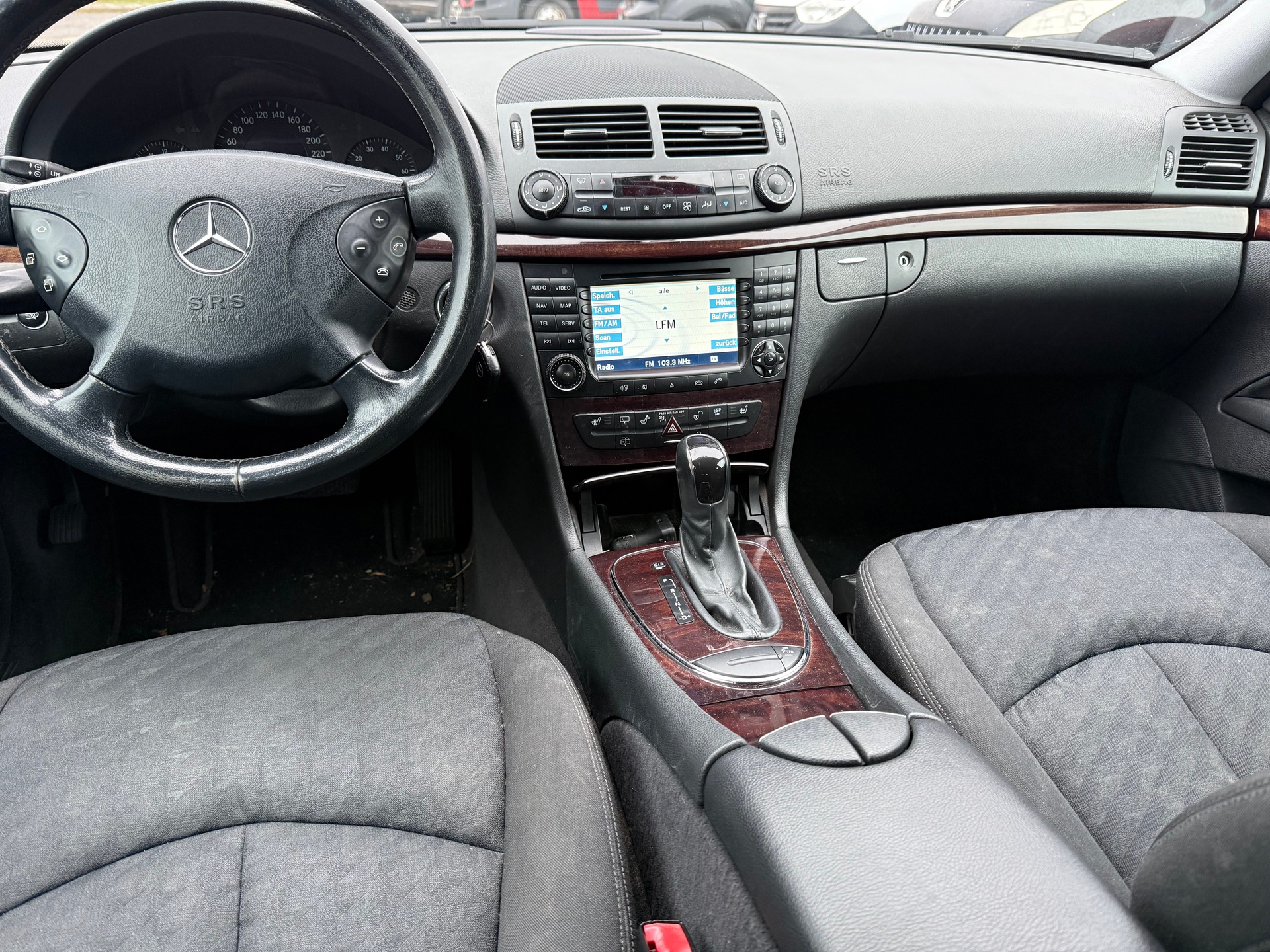 MERCEDES-BENZ E 280 Elégance 4Matic Automatic-image-8