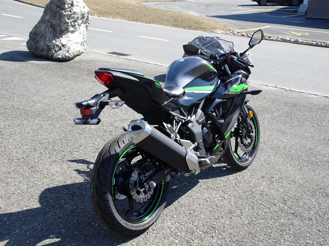 KAWASAKI Ninja 125-image-4