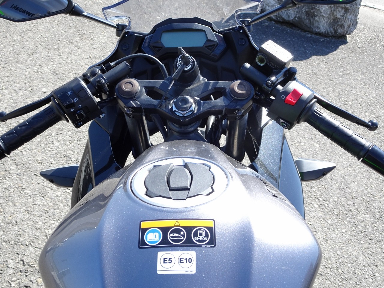 KAWASAKI Ninja 125-image-5