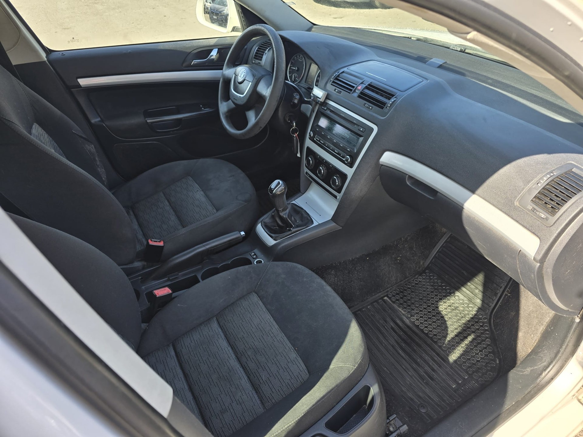 SKODA Octavia Combi 1.6 TDI Adventure 4x4-image-7