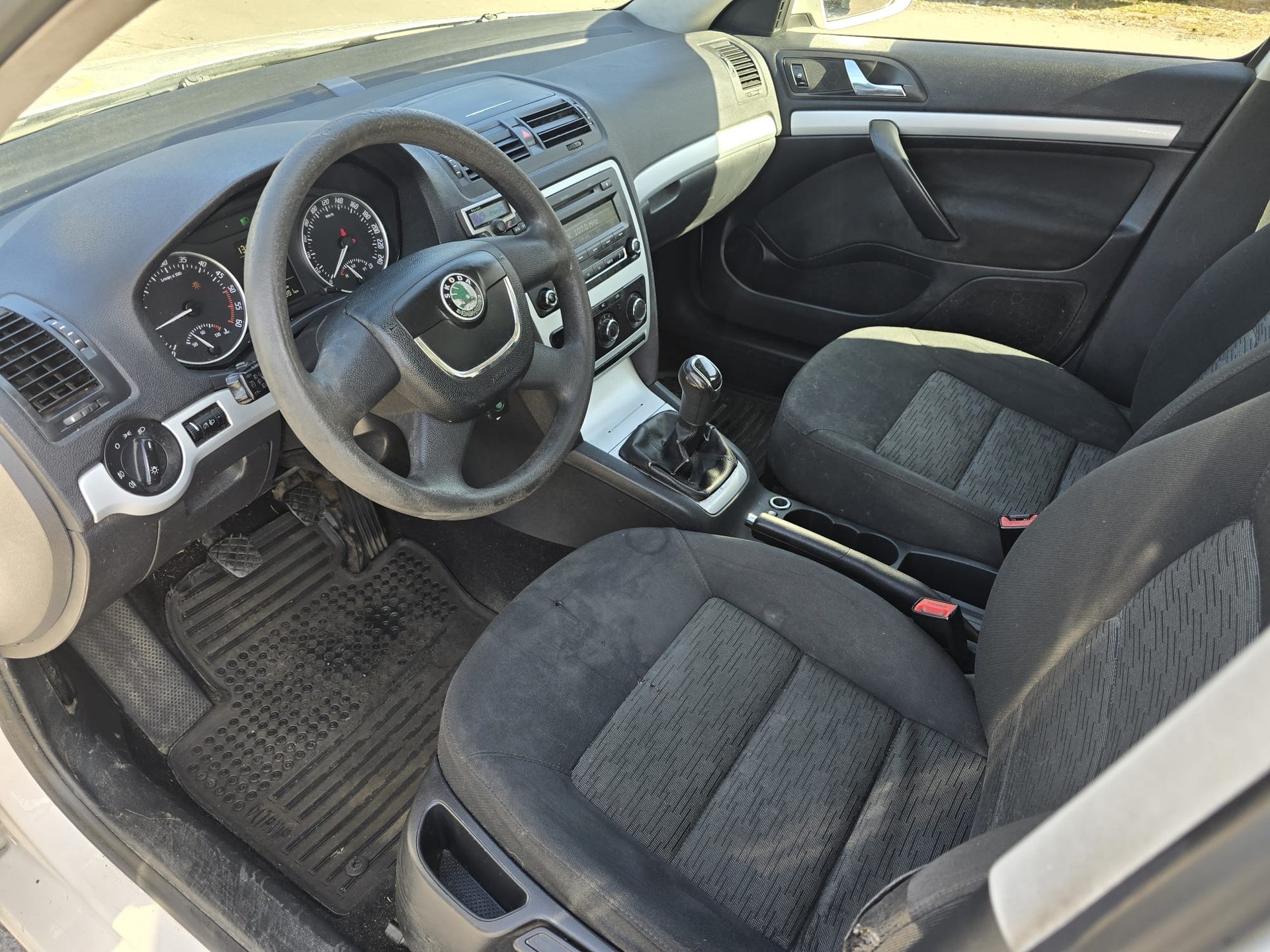 SKODA Octavia Combi 1.6 TDI Adventure 4x4-image-6