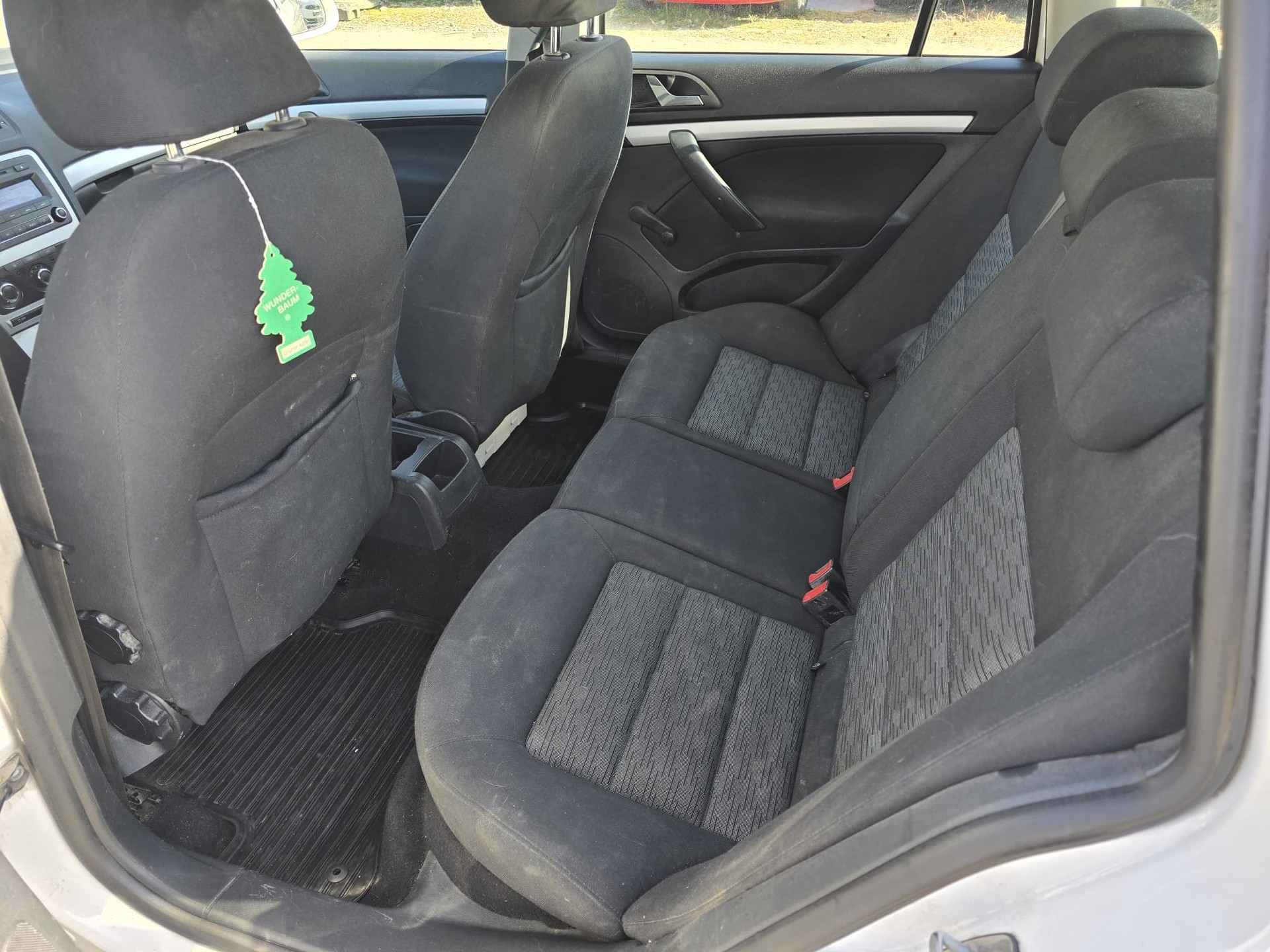 SKODA Octavia Combi 1.6 TDI Adventure 4x4-image-11