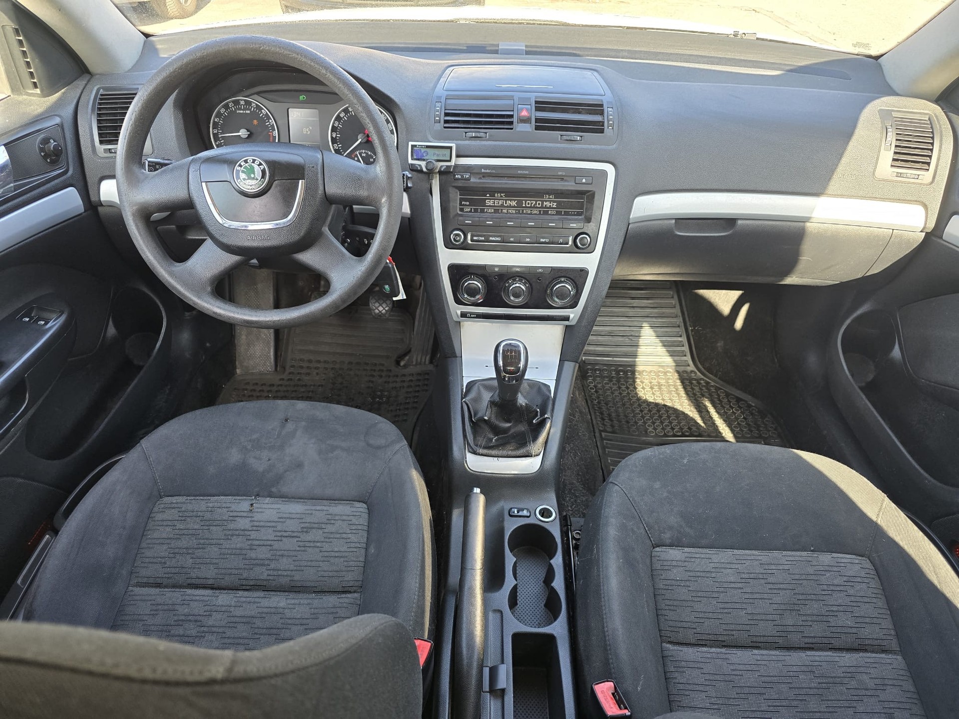 SKODA Octavia Combi 1.6 TDI Adventure 4x4-image-8