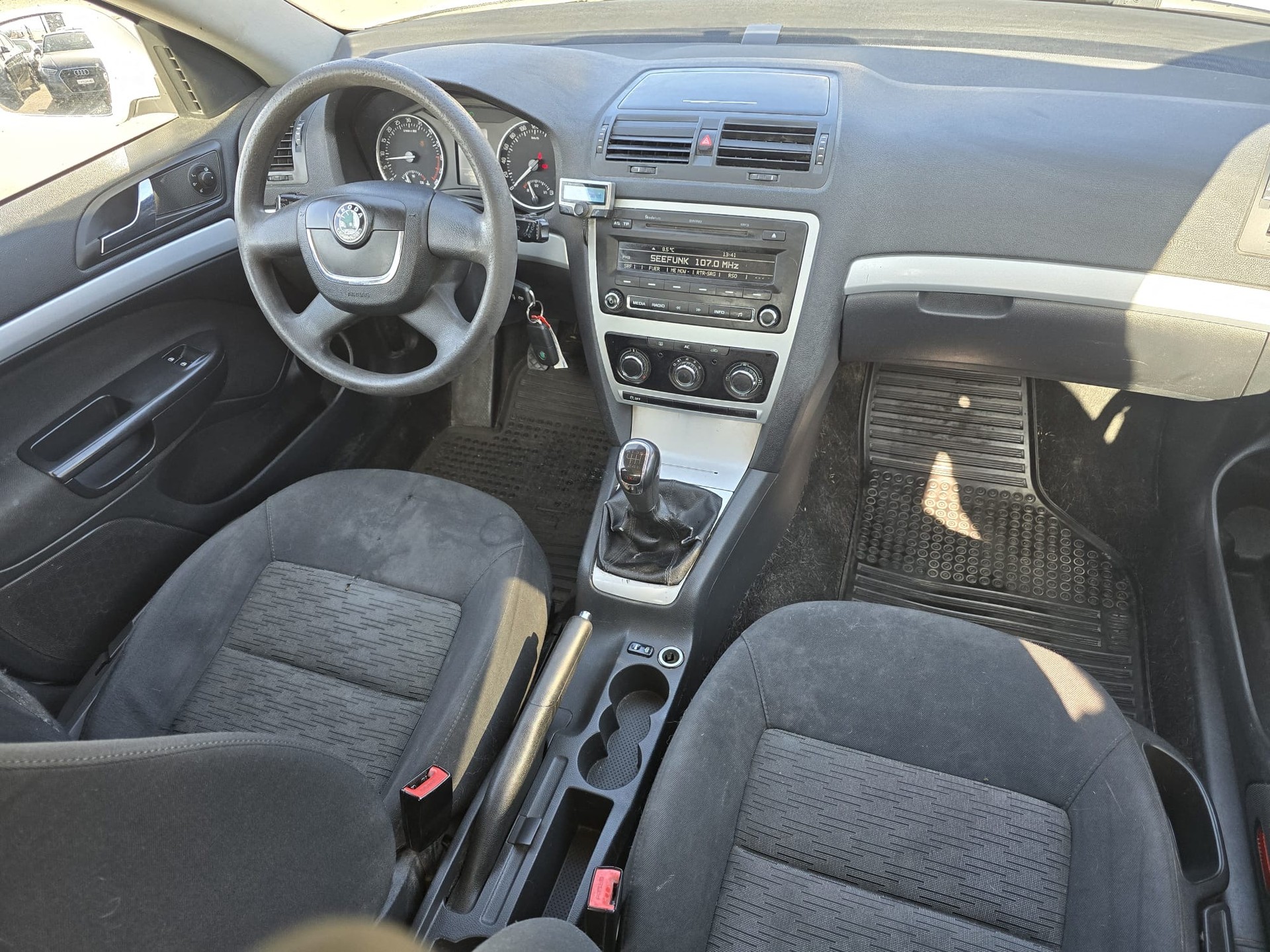 SKODA Octavia Combi 1.6 TDI Adventure 4x4-image-13
