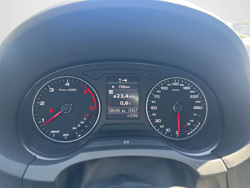 AUDI A3 Sportback 1.6 30 TDI-image-11