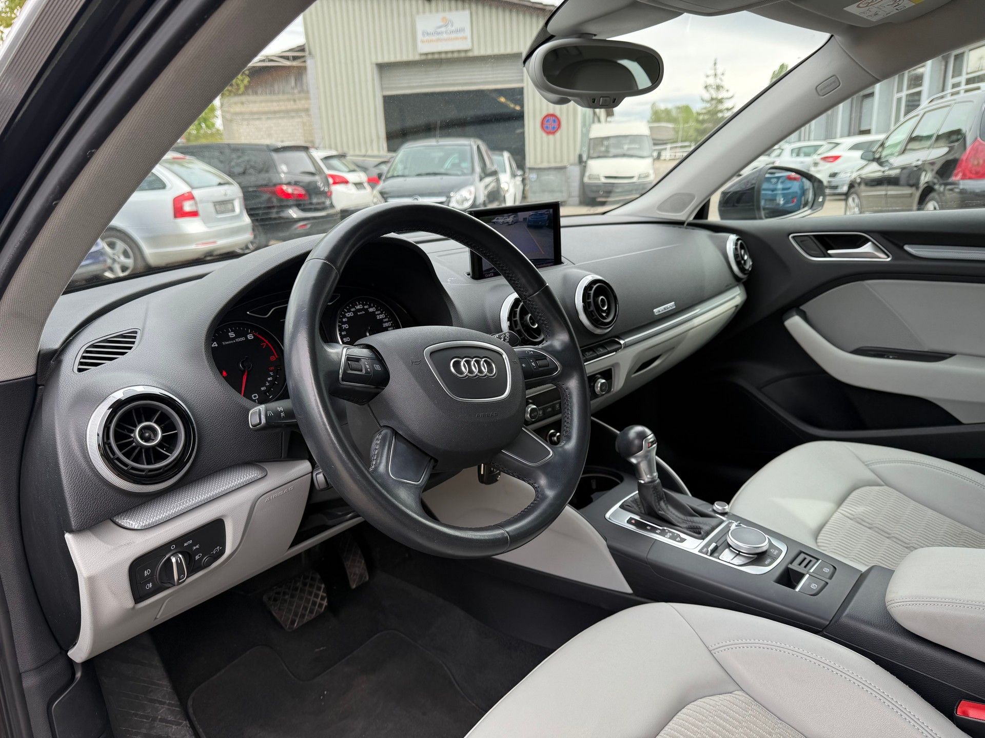 AUDI A3 Sportback 1.8 TFSI Ambiente quattro S-tronic-image-6