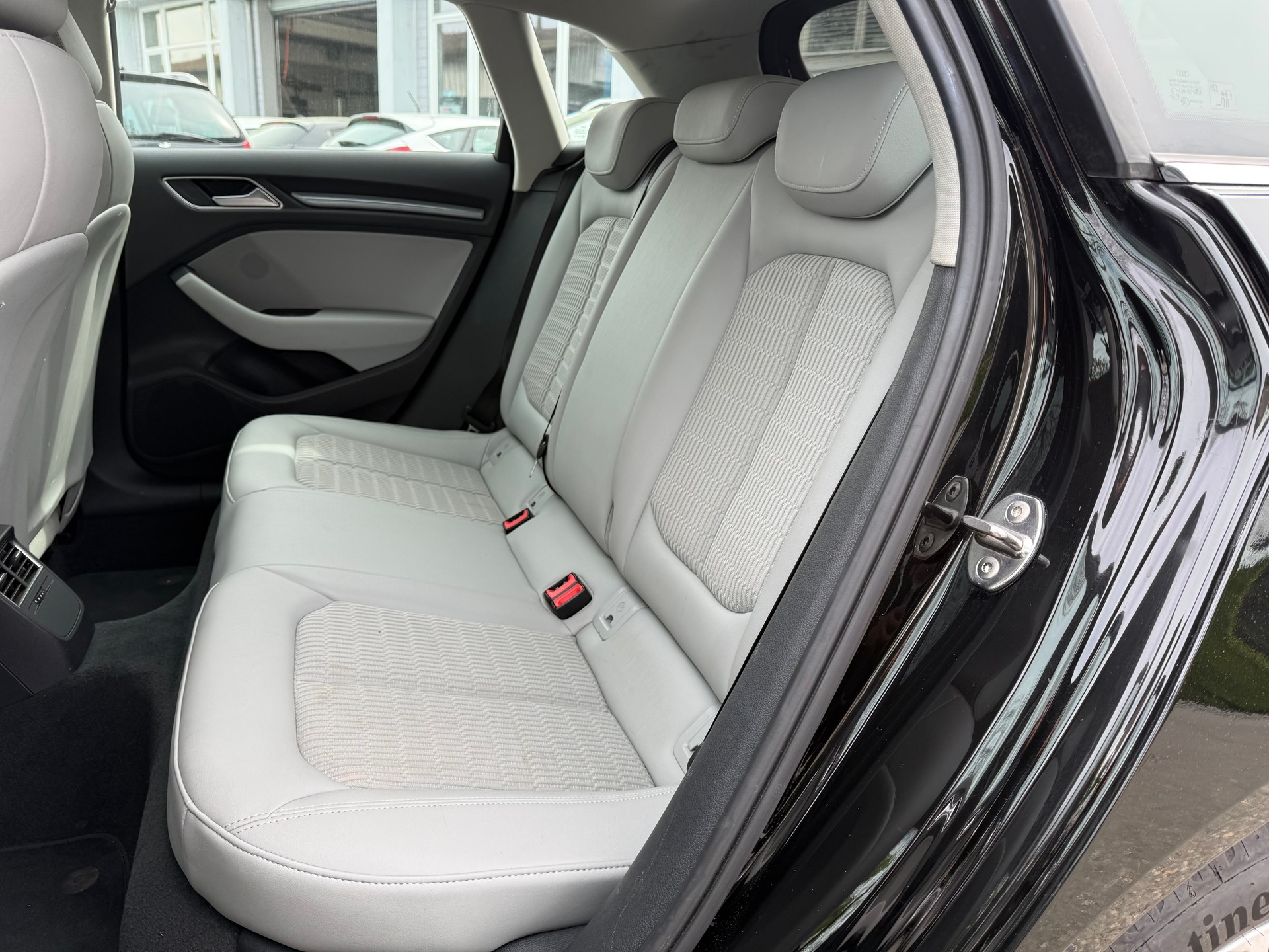AUDI A3 Sportback 1.8 TFSI Ambiente quattro S-tronic-image-9