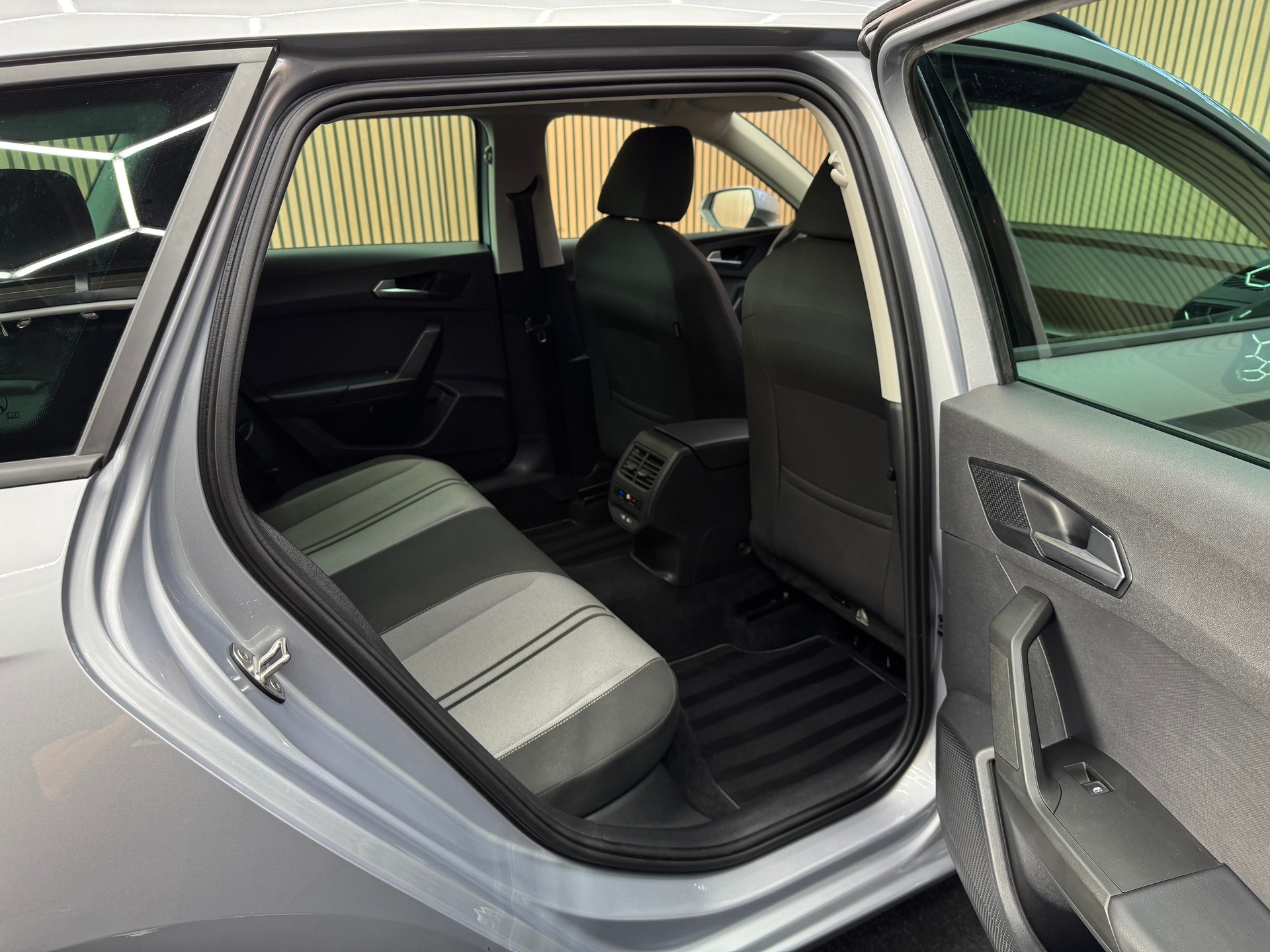 SEAT Leon ST 2.0 TDI Style DSG | 1 Jahr Garantie | CH-Fahrzeug | *ab CHF 199.-/ Monat*-image-14