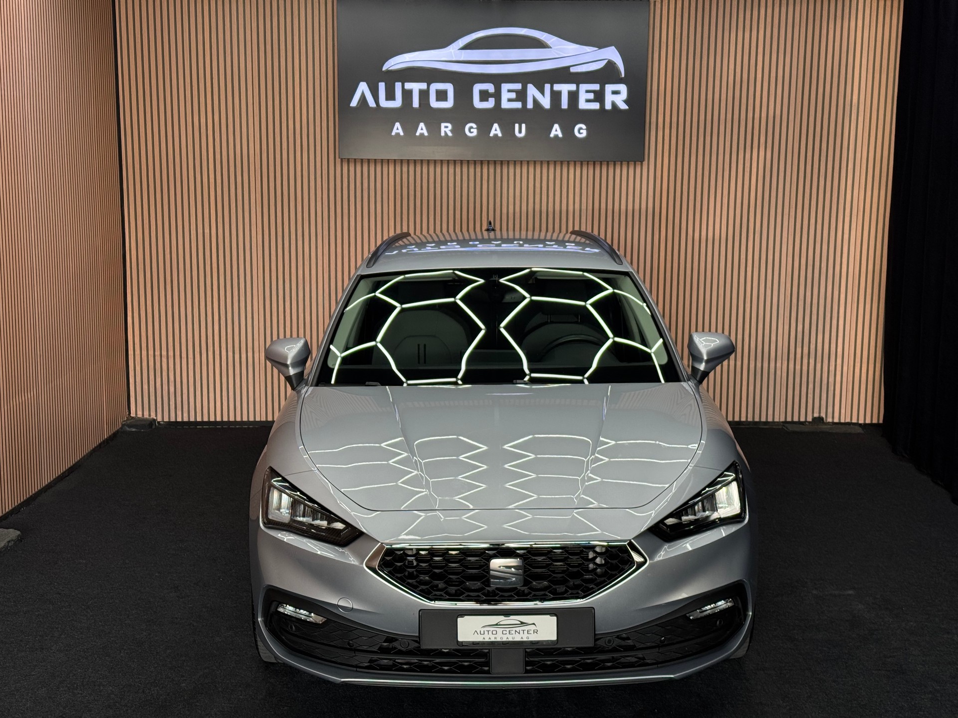 SEAT Leon ST 2.0 TDI Style DSG | 1 Jahr Garantie | CH-Fahrzeug | *ab CHF 199.-/ Monat*-showroom-element-1