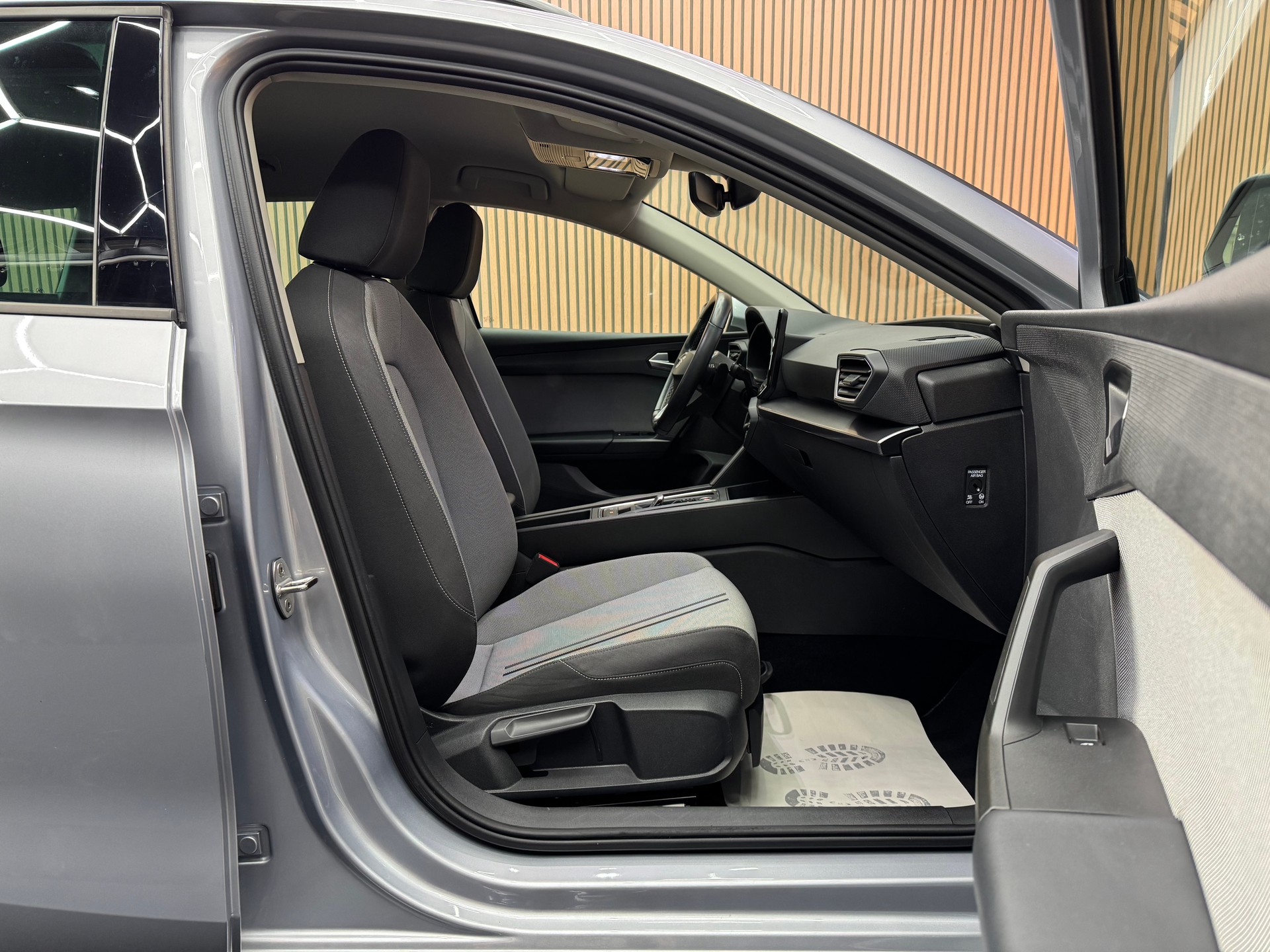 SEAT Leon ST 2.0 TDI Style DSG | 1 Jahr Garantie | CH-Fahrzeug | *ab CHF 199.-/ Monat*-image-12