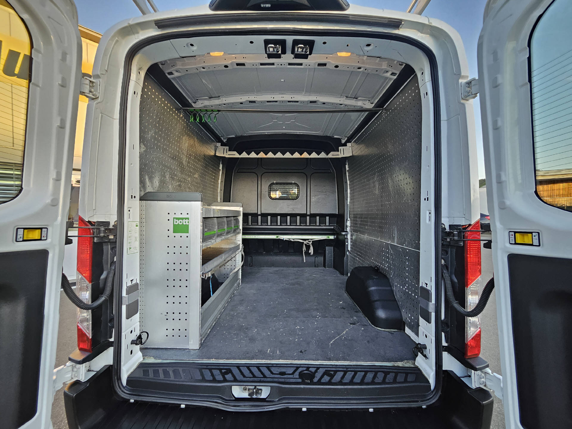 FORD Transit Van 350 L3H2 2.0 EcoBlue 130 Trend MHEV * 6- Plätzer * Tempomat * Klima * AHK * Dachträger *-image-9