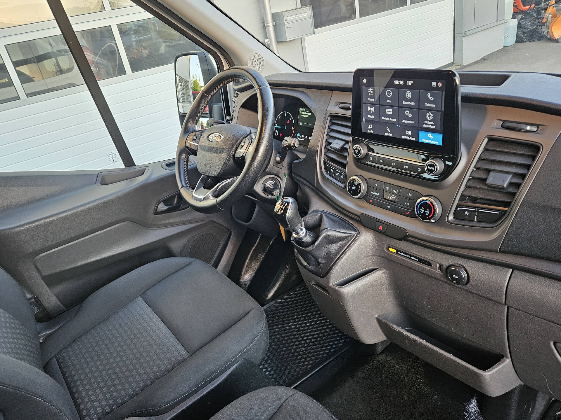 FORD Transit Van 350 L3H2 2.0 EcoBlue 130 Trend MHEV * 6- Plätzer * Tempomat * Klima * AHK * Dachträger *-image-20