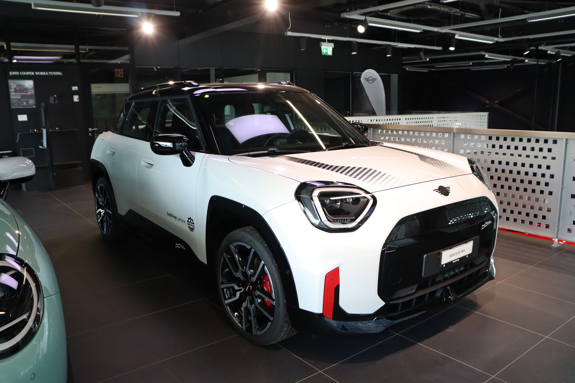 MINI Aceman e John Cooper Works-showroom-element-2