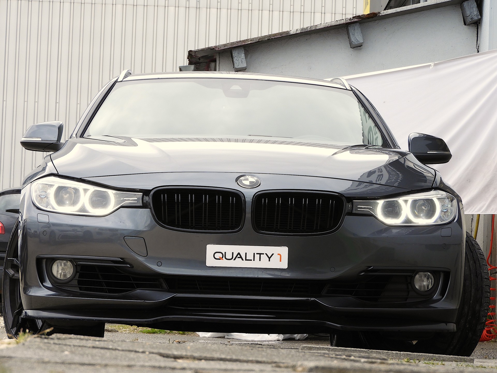 BMW 335i xDrive Touring Luxury Steptronic I ab MFK + Service I CH FZ I Garantie inkl. I 8-fach BMW Räder I DAB-image-2