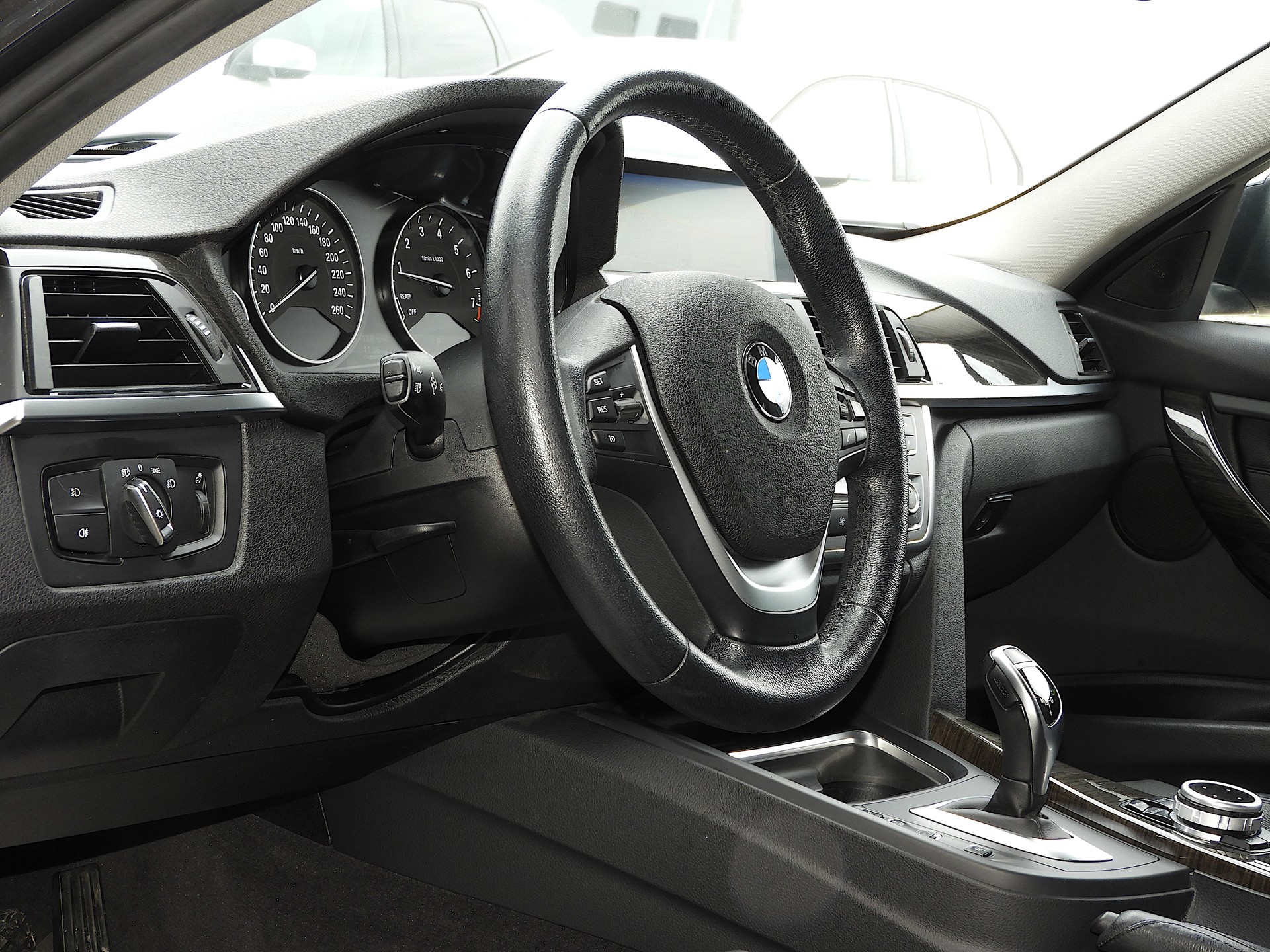 BMW 335i xDrive Touring Luxury Steptronic I ab MFK + Service I CH FZ I Garantie inkl. I 8-fach BMW Räder I DAB-image-7