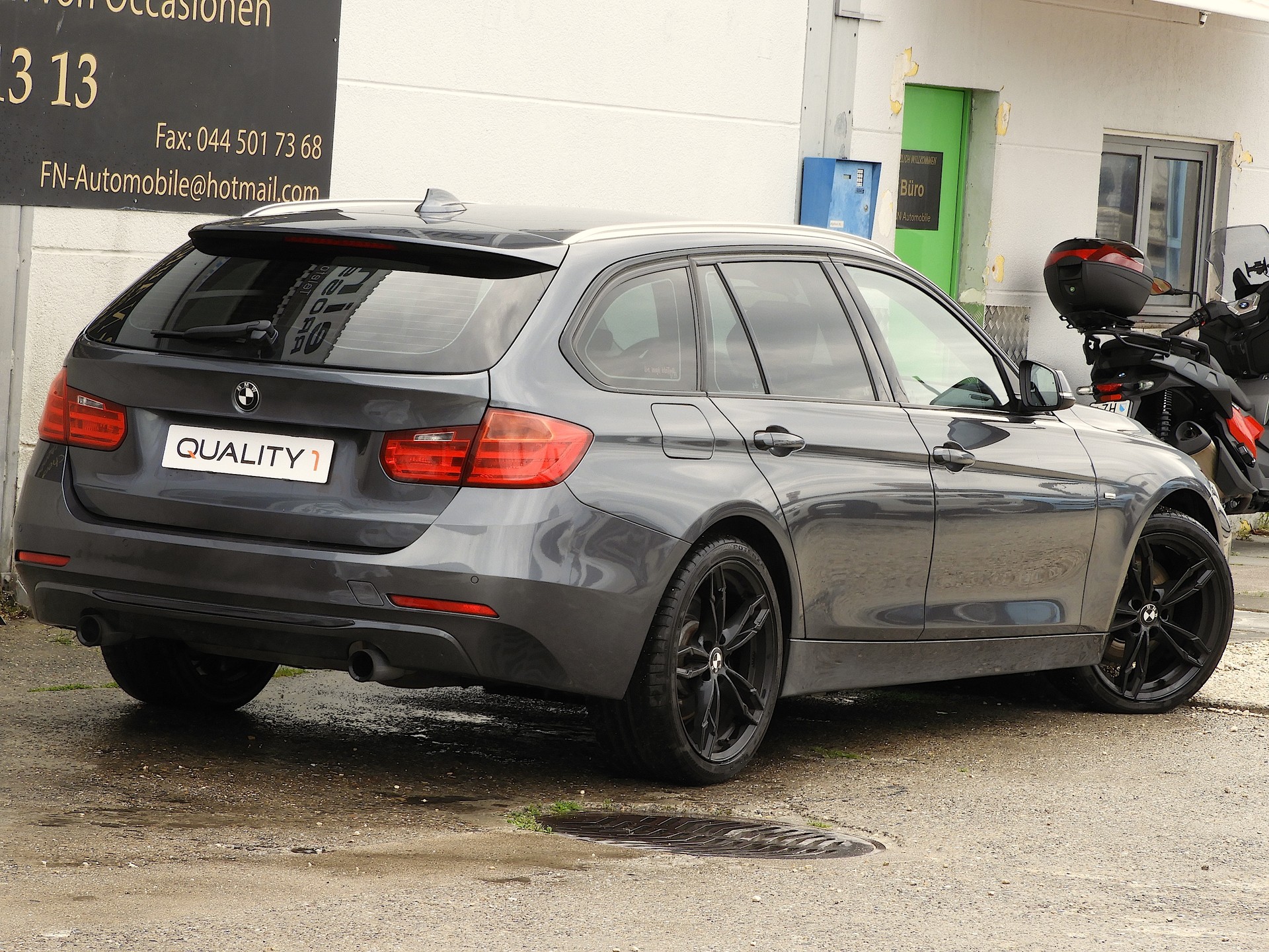 BMW 335i xDrive Touring Luxury Steptronic I ab MFK + Service I CH FZ I Garantie inkl. I 8-fach BMW Räder I DAB-image-5
