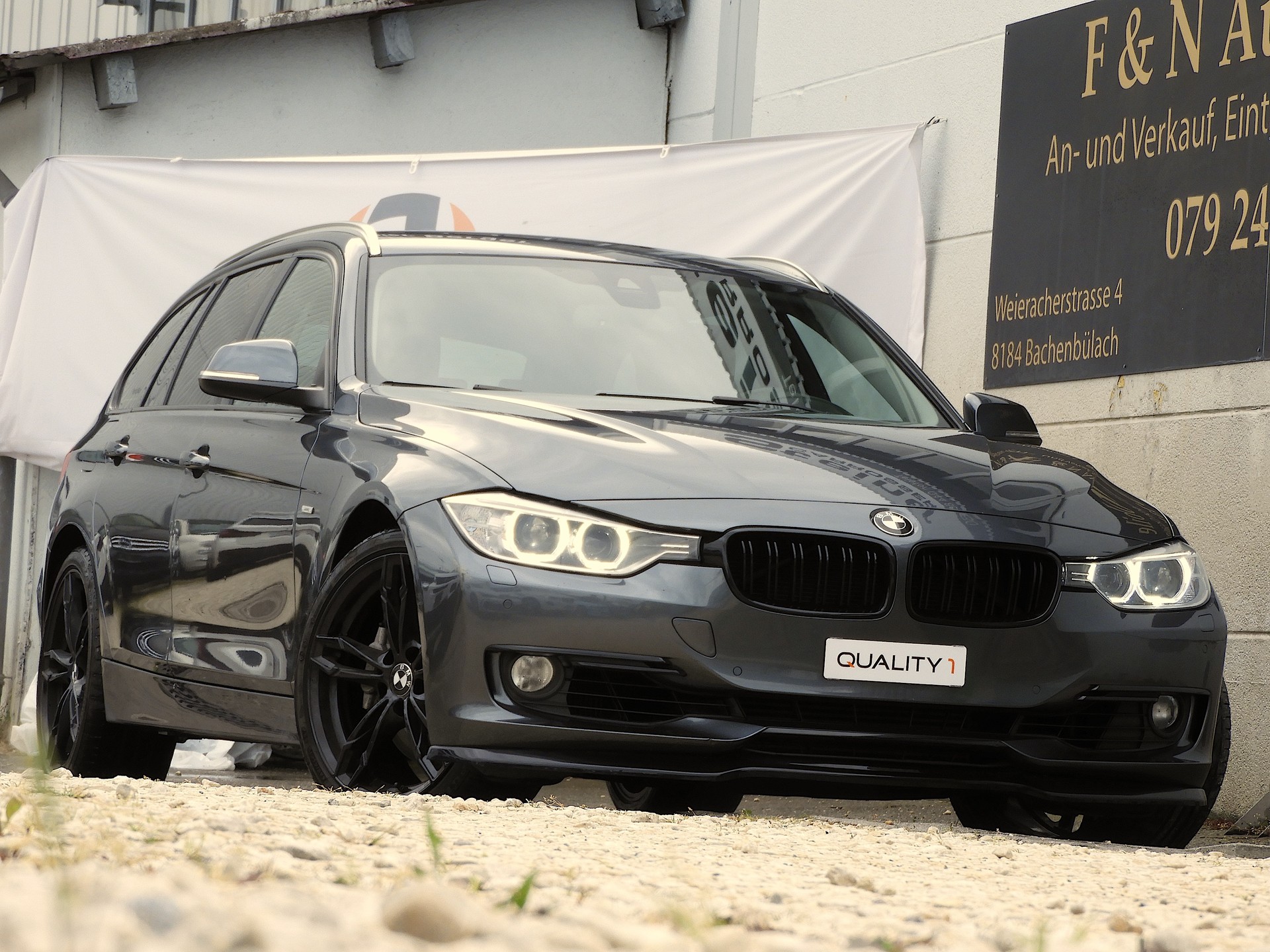 BMW 335i xDrive Touring Luxury Steptronic I ab MFK + Service I CH FZ I Garantie inkl. I 8-fach BMW Räder I DAB