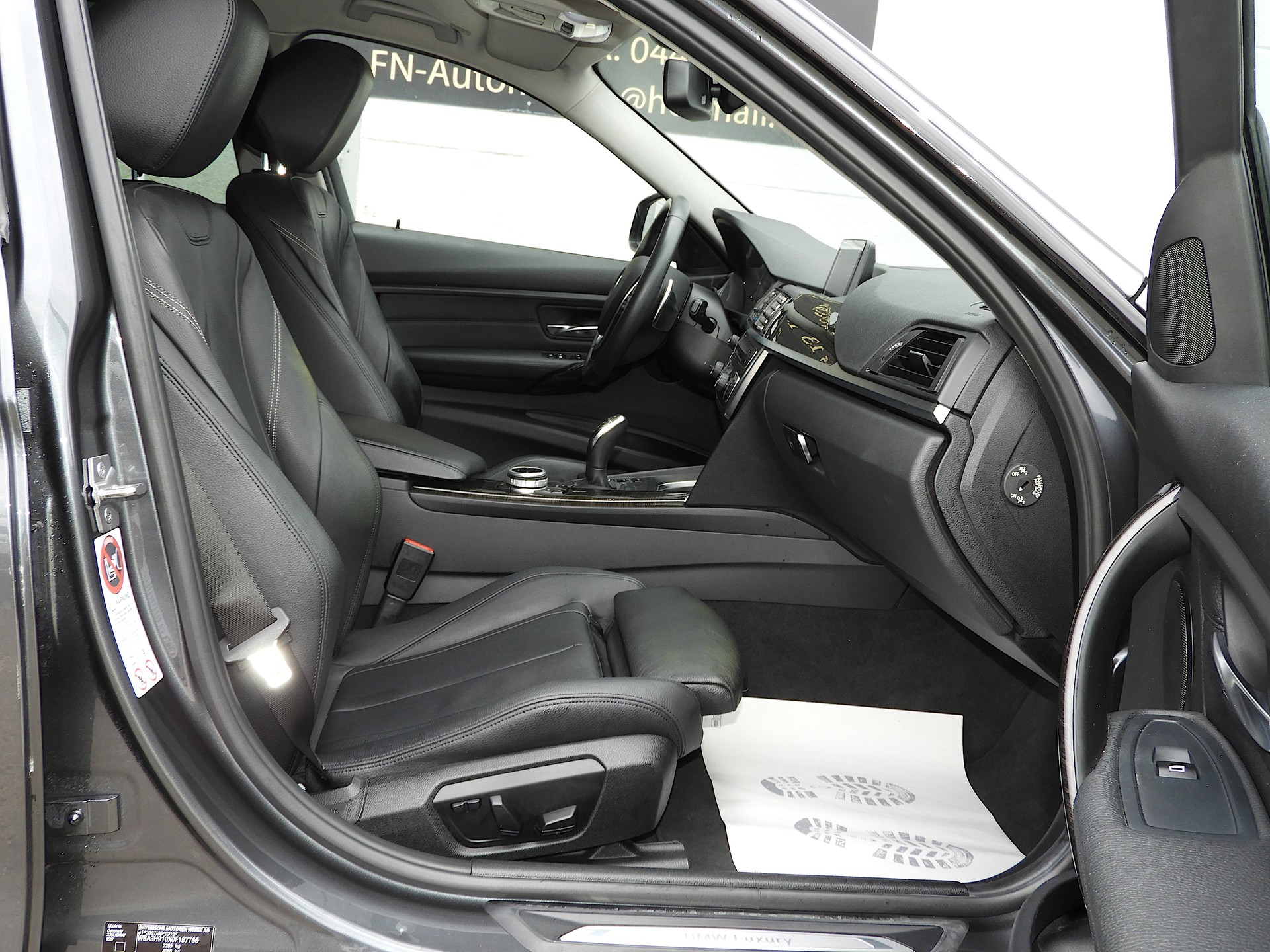 BMW 335i xDrive Touring Luxury Steptronic I ab MFK + Service I CH FZ I Garantie inkl. I 8-fach BMW Räder I DAB-image-8