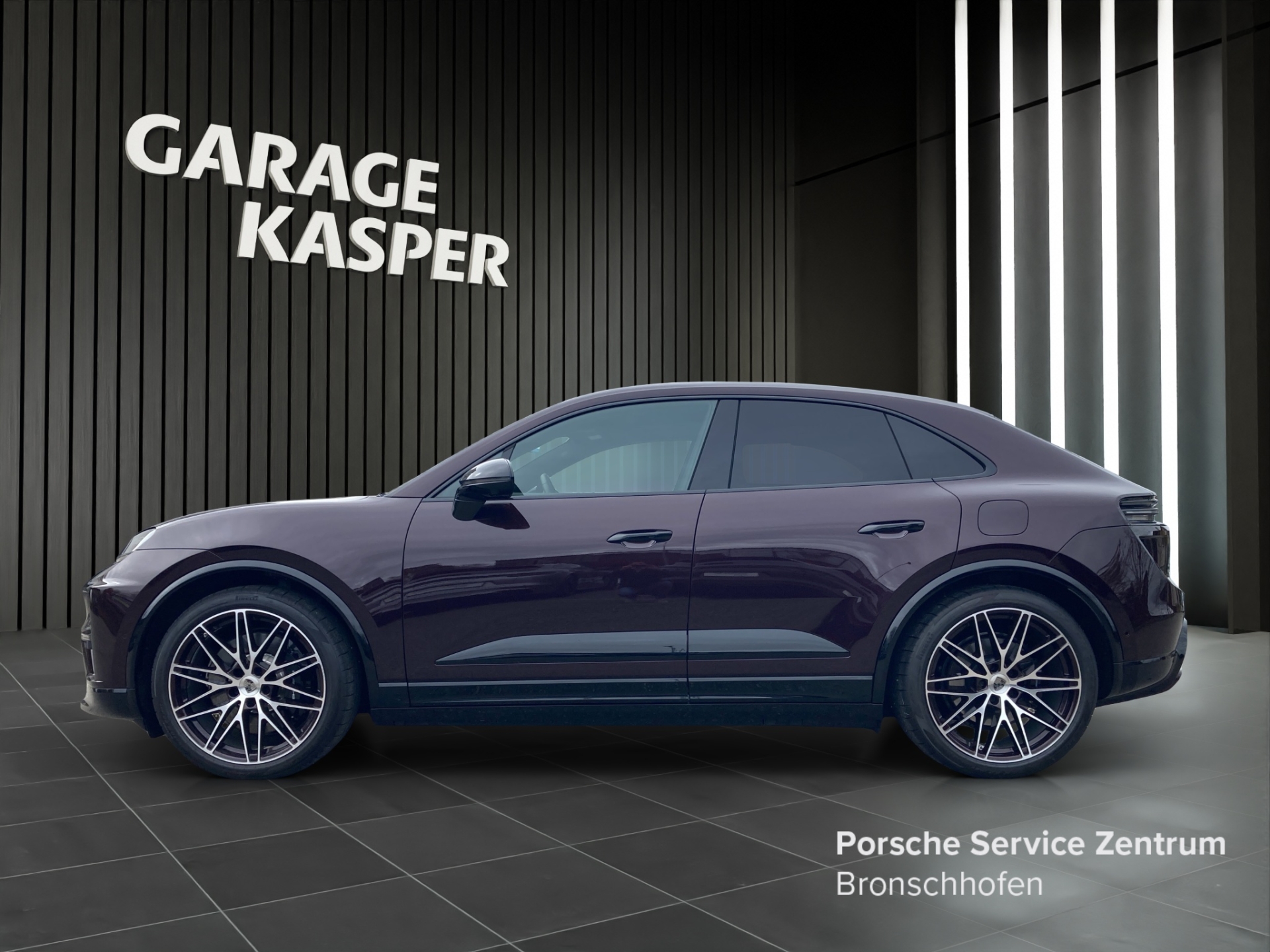 PORSCHE Macan Turbo-showroom-element-1