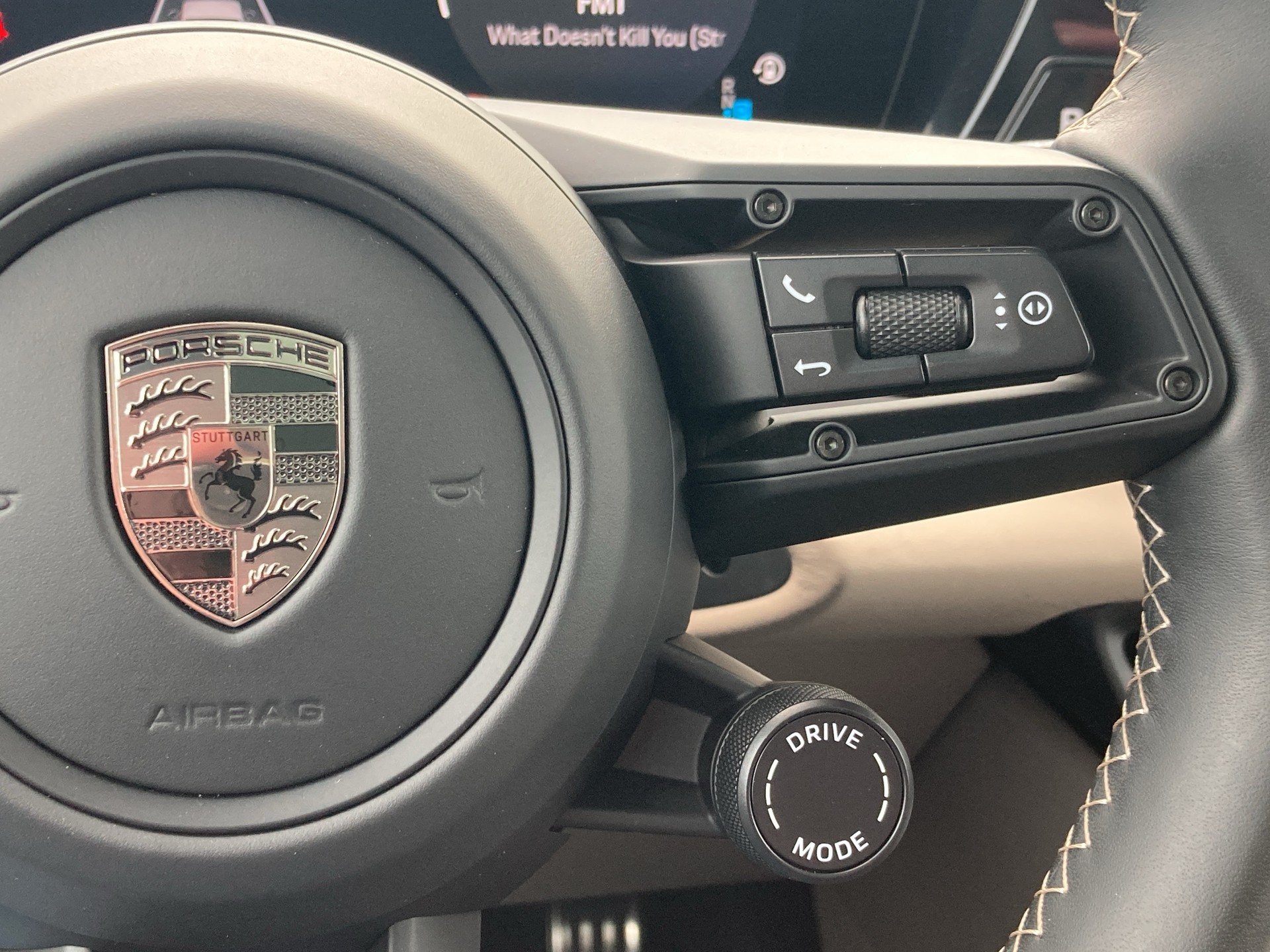 PORSCHE Macan Turbo-image-23