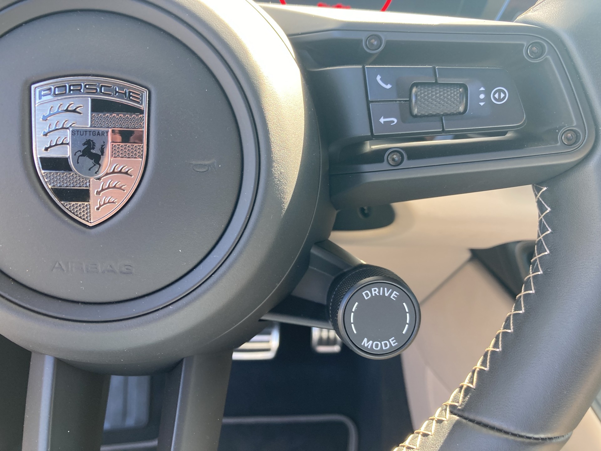 PORSCHE Macan Turbo-image-28