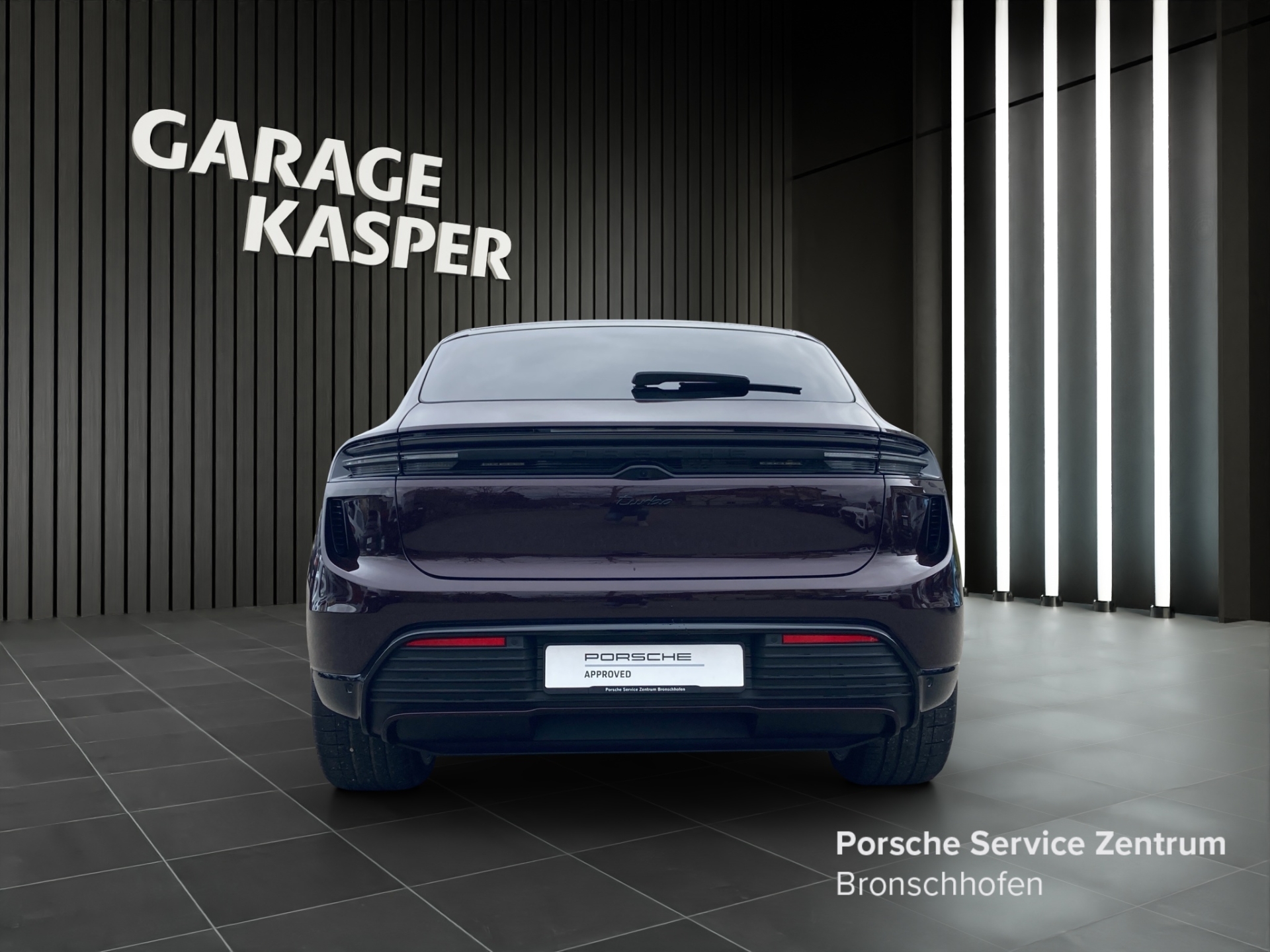 PORSCHE Macan Turbo-showroom-element-3