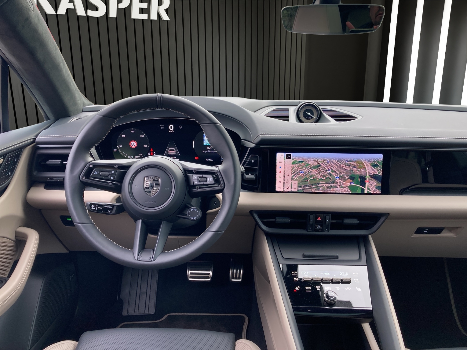 PORSCHE Macan Turbo-image-11