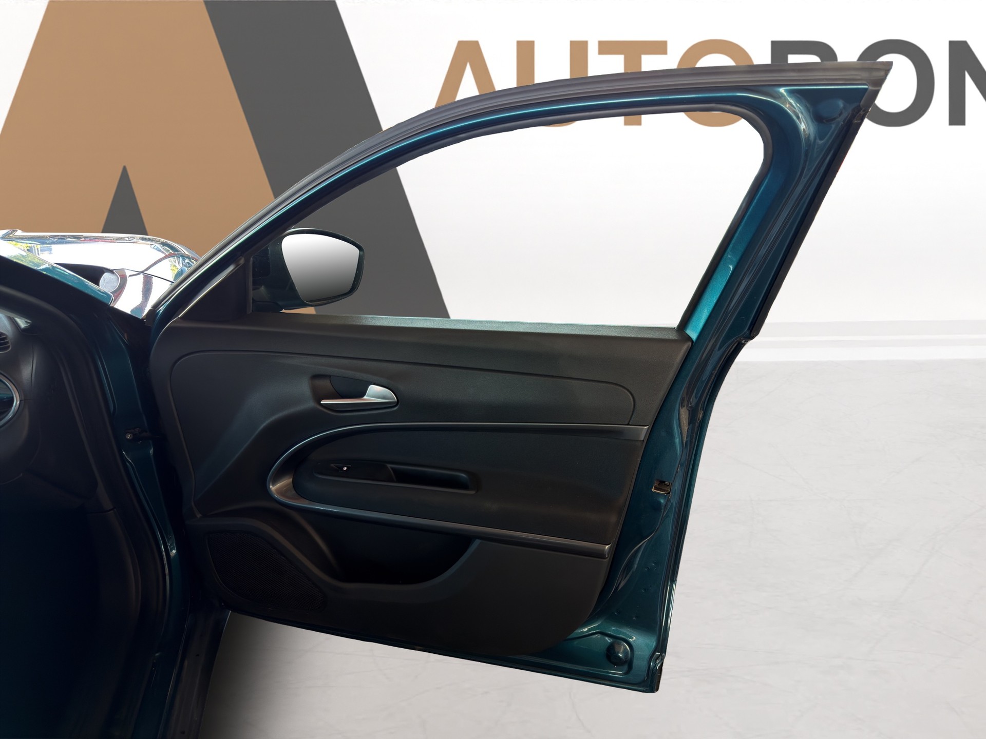 FIAT 600 1.2 Hybrid 145 Cult-image-14