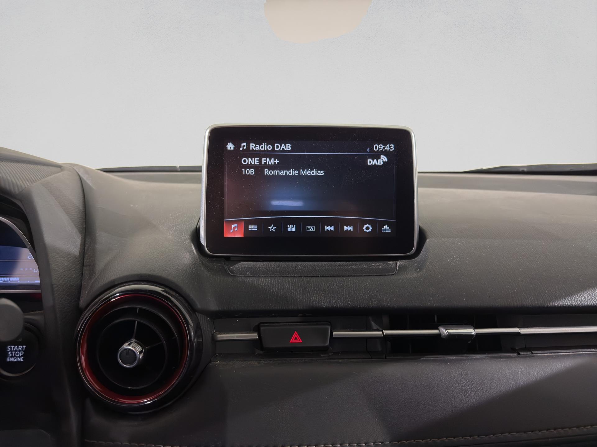 MAZDA CX-3 2.0 Ambition FWD-image-12
