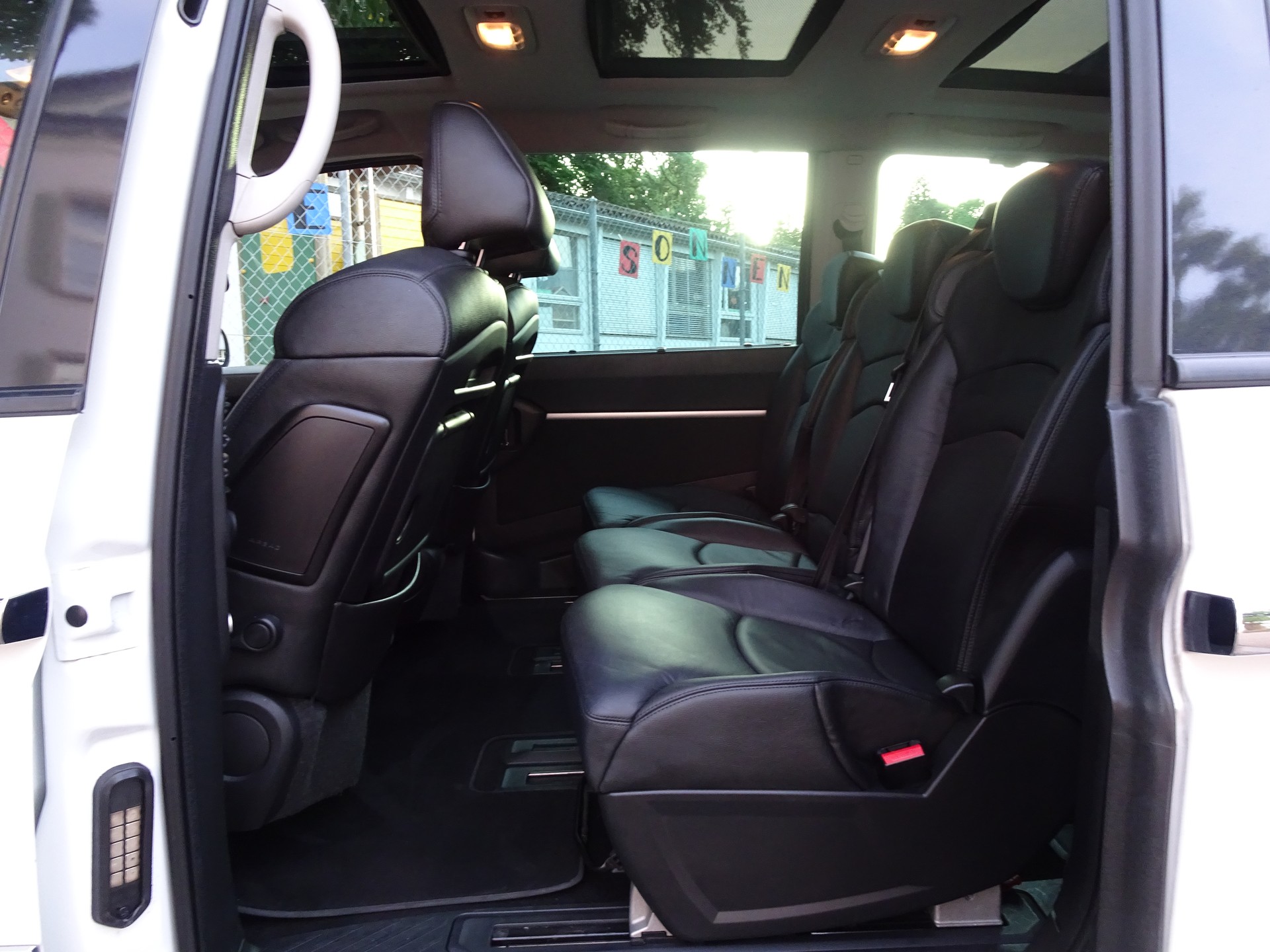 PEUGEOT 807 2.0 16V HDi Family+-image-9