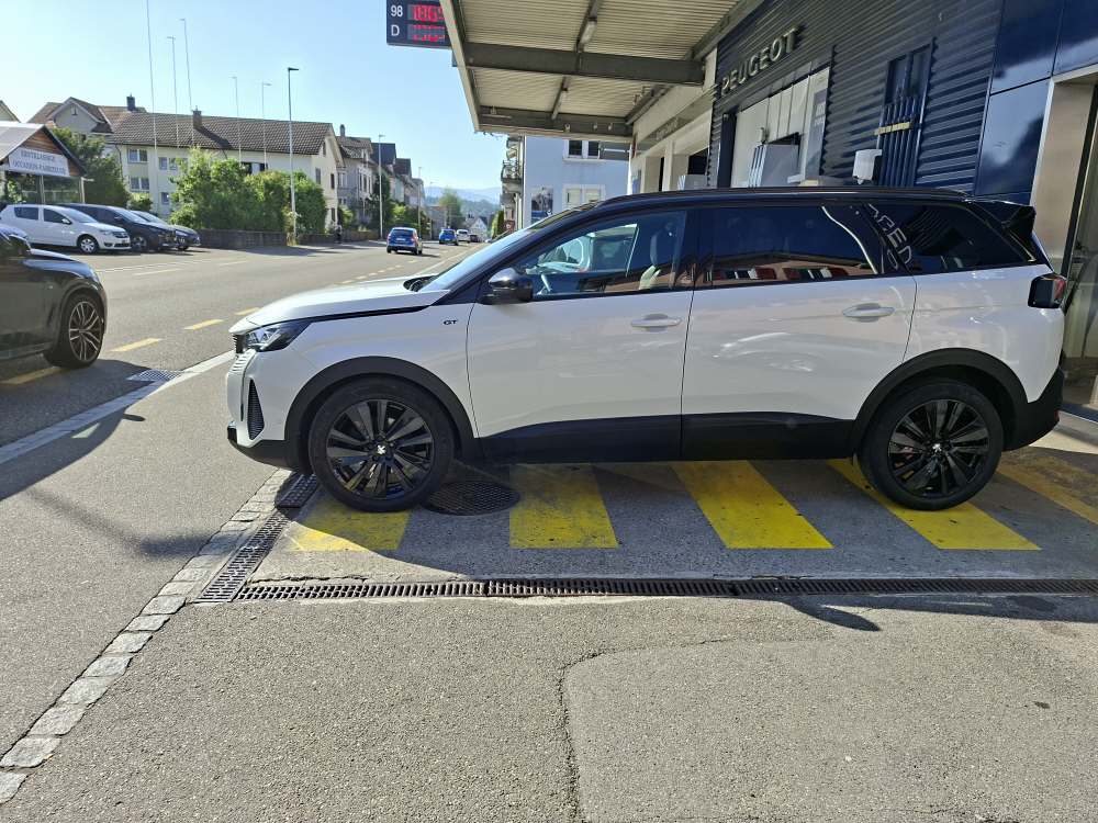 PEUGEOT 5008 1.6 PureTech GT Pack-showroom-element-3
