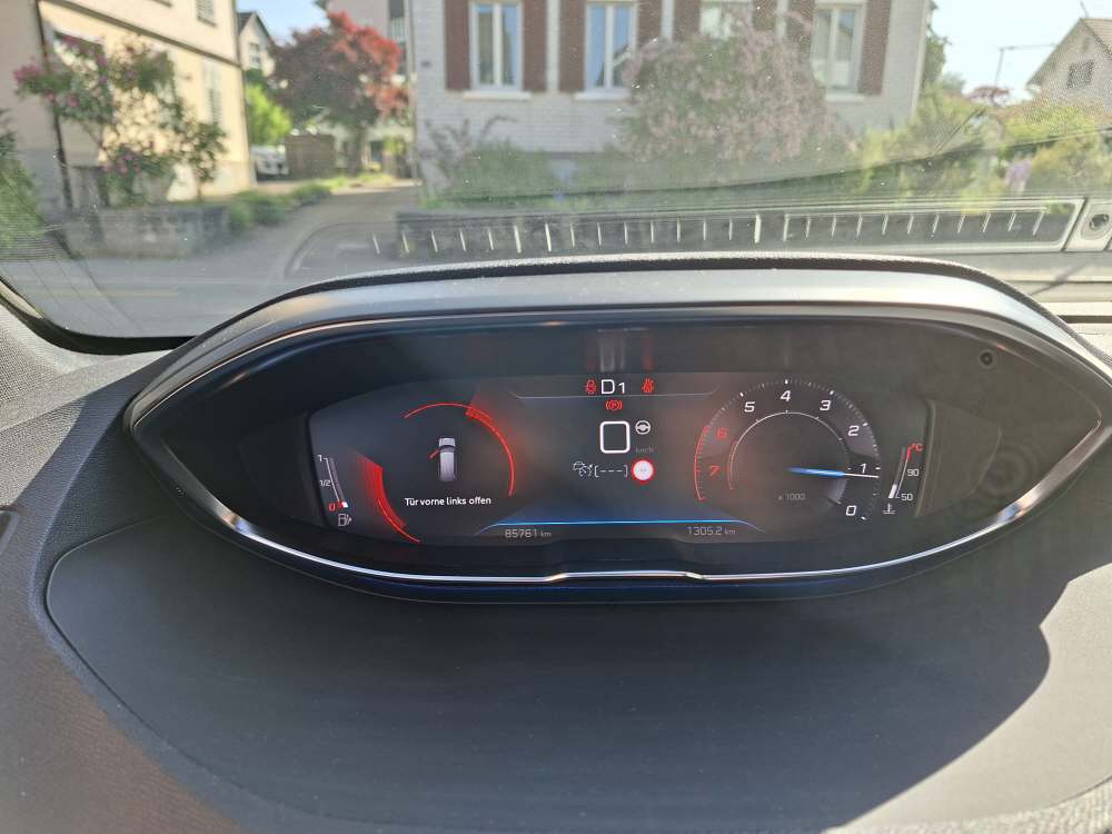 PEUGEOT 5008 1.6 PureTech GT Pack-image-18