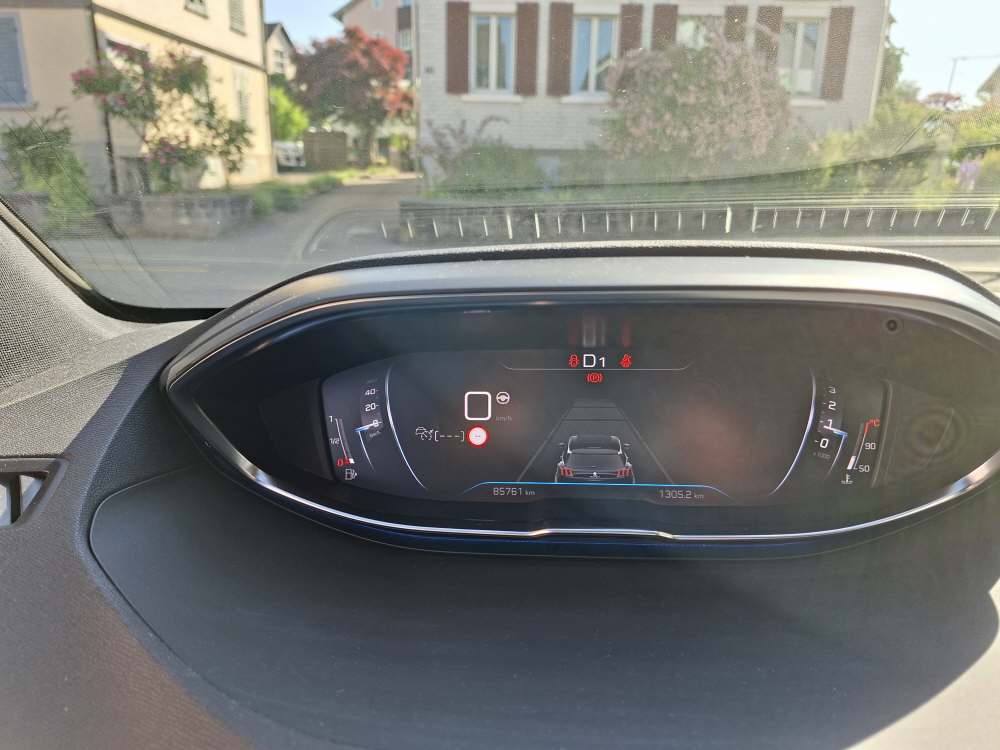 PEUGEOT 5008 1.6 PureTech GT Pack-image-19