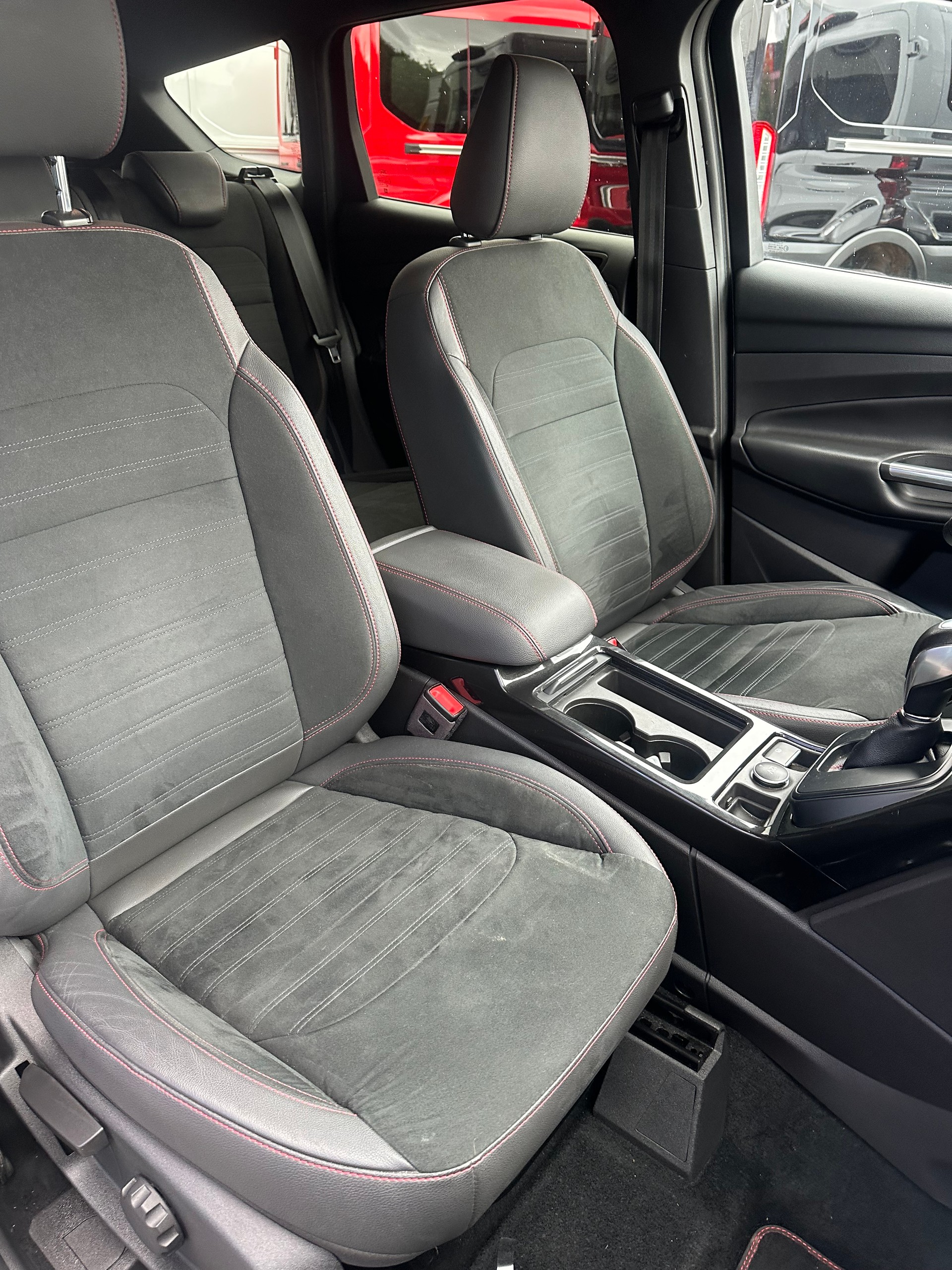 FORD Kuga 2.0 TDCi 120 ST-Line FPS-image-14