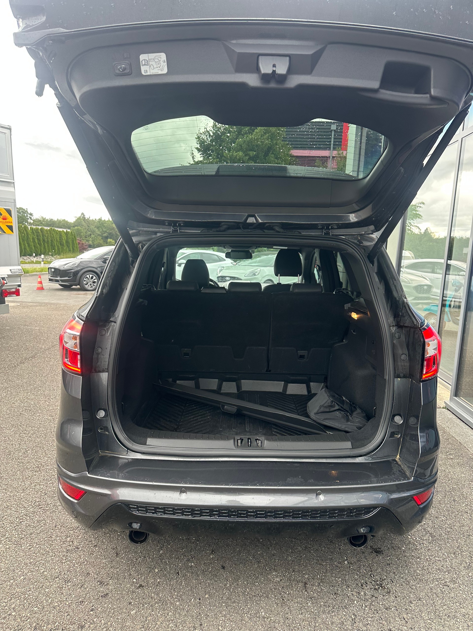 FORD Kuga 2.0 TDCi 120 ST-Line FPS-image-6