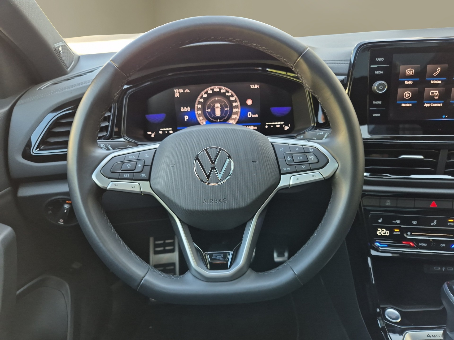 VW T-Roc 2.0 TSI R-Line DSG 4Motion-image-12