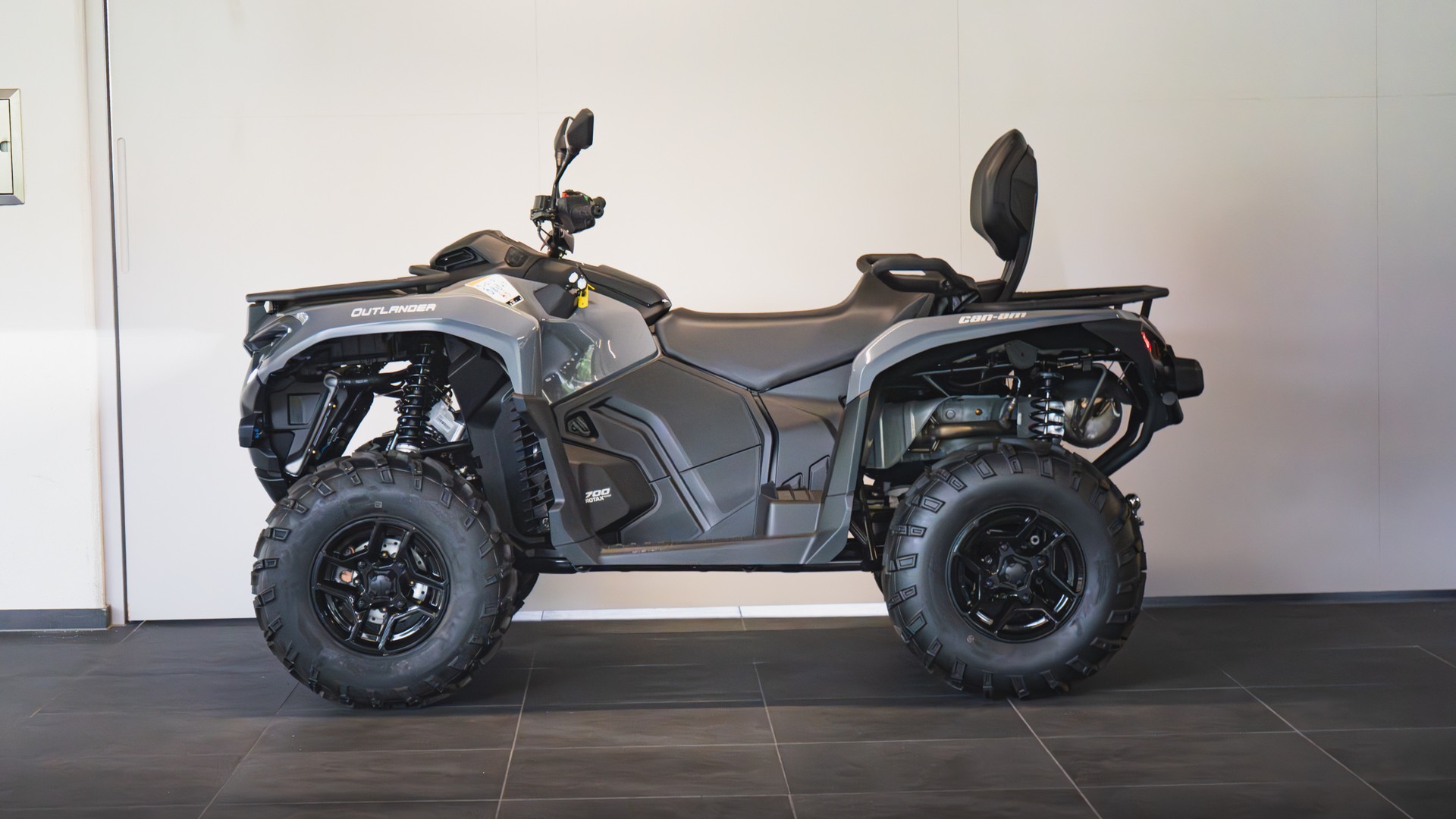 CAN-AM 700 Max DPS ABS T-image-1