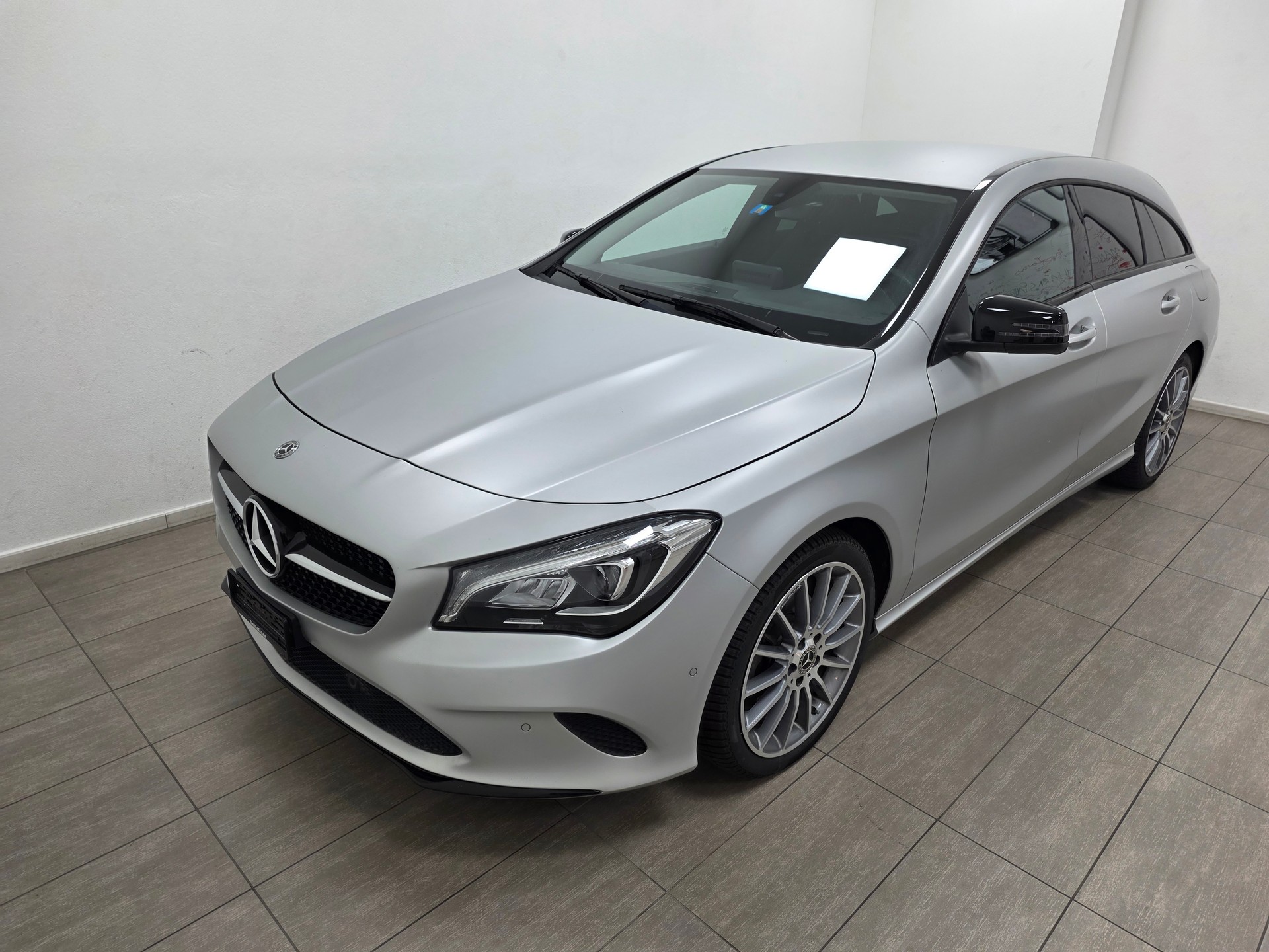MERCEDES-BENZ CLA Shooting Brake 200 d AMG Line 4Matic 7G-DCT-image-9