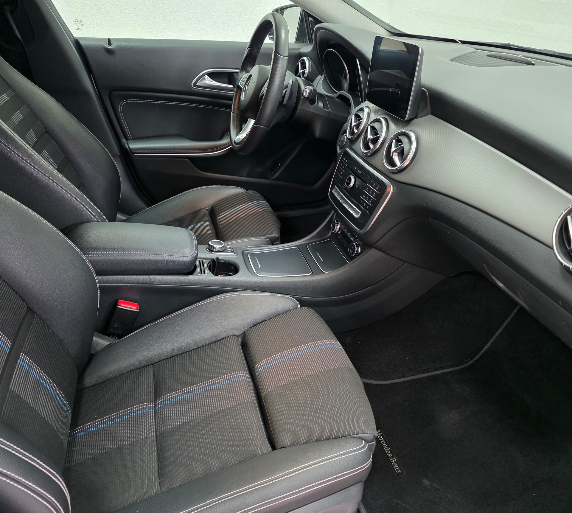 MERCEDES-BENZ CLA Shooting Brake 200 d AMG Line 4Matic 7G-DCT-image-12
