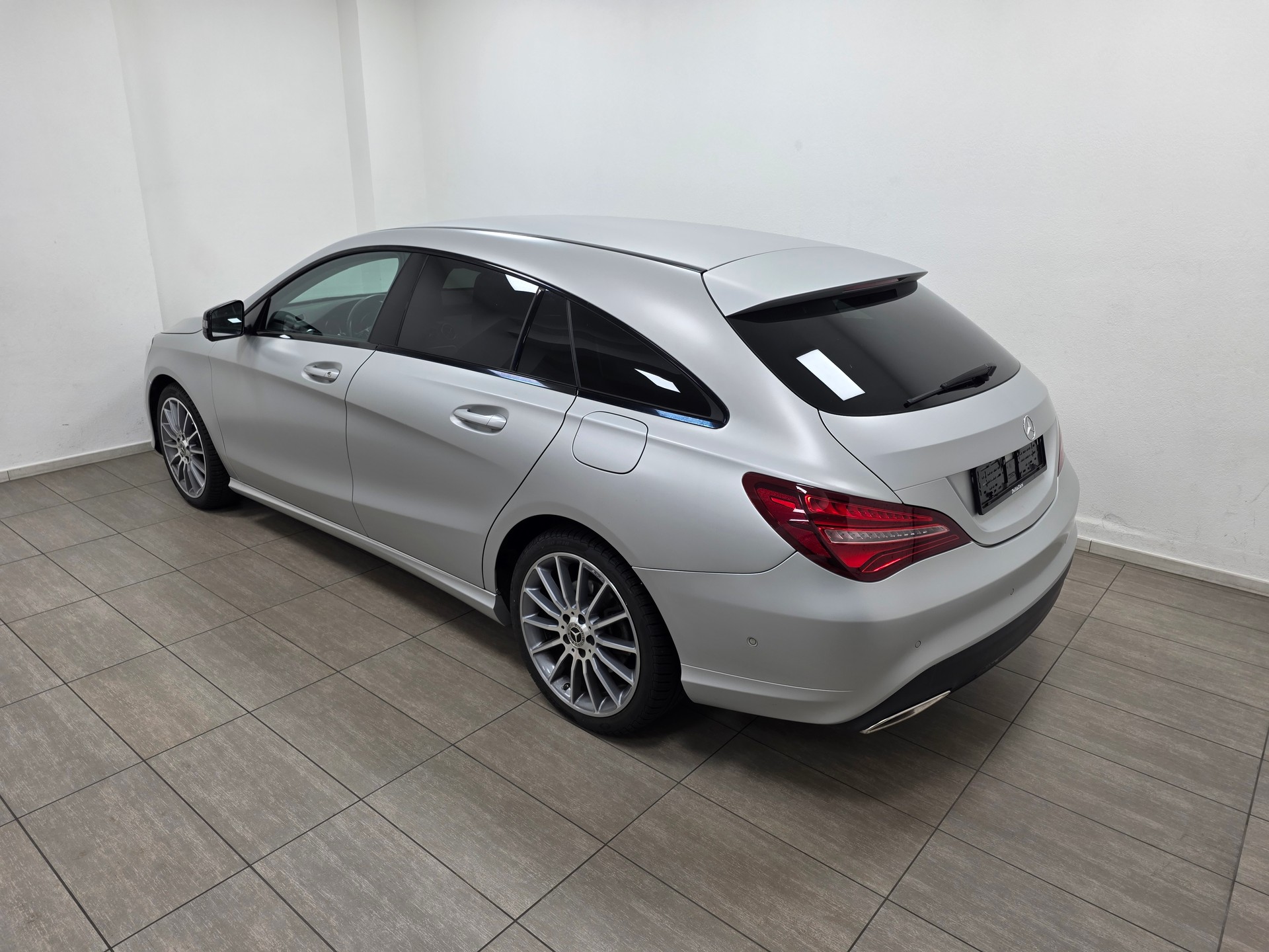 MERCEDES-BENZ CLA Shooting Brake 200 d AMG Line 4Matic 7G-DCT-image-5