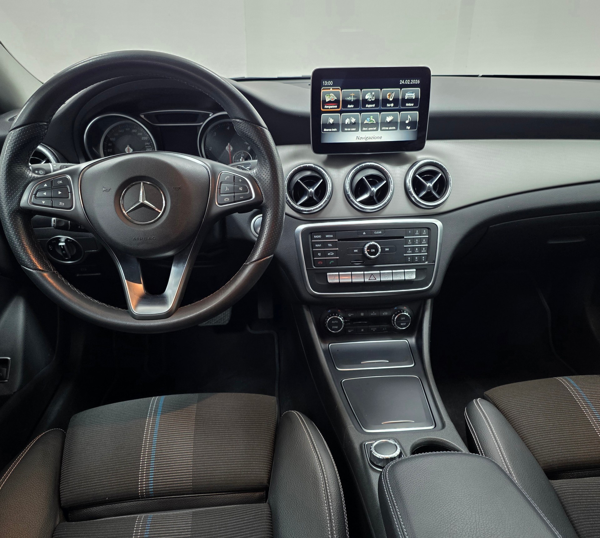 MERCEDES-BENZ CLA Shooting Brake 200 d AMG Line 4Matic 7G-DCT-image-10