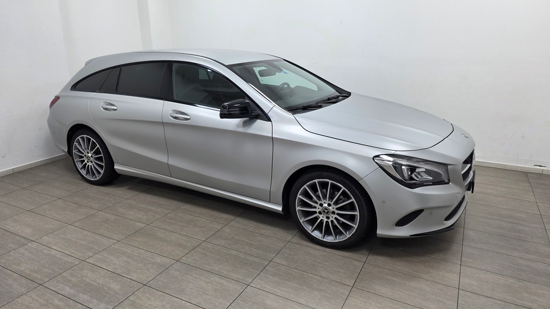 MERCEDES-BENZ CLA Shooting Brake 200 d AMG Line 4Matic 7G-DCT-image-1