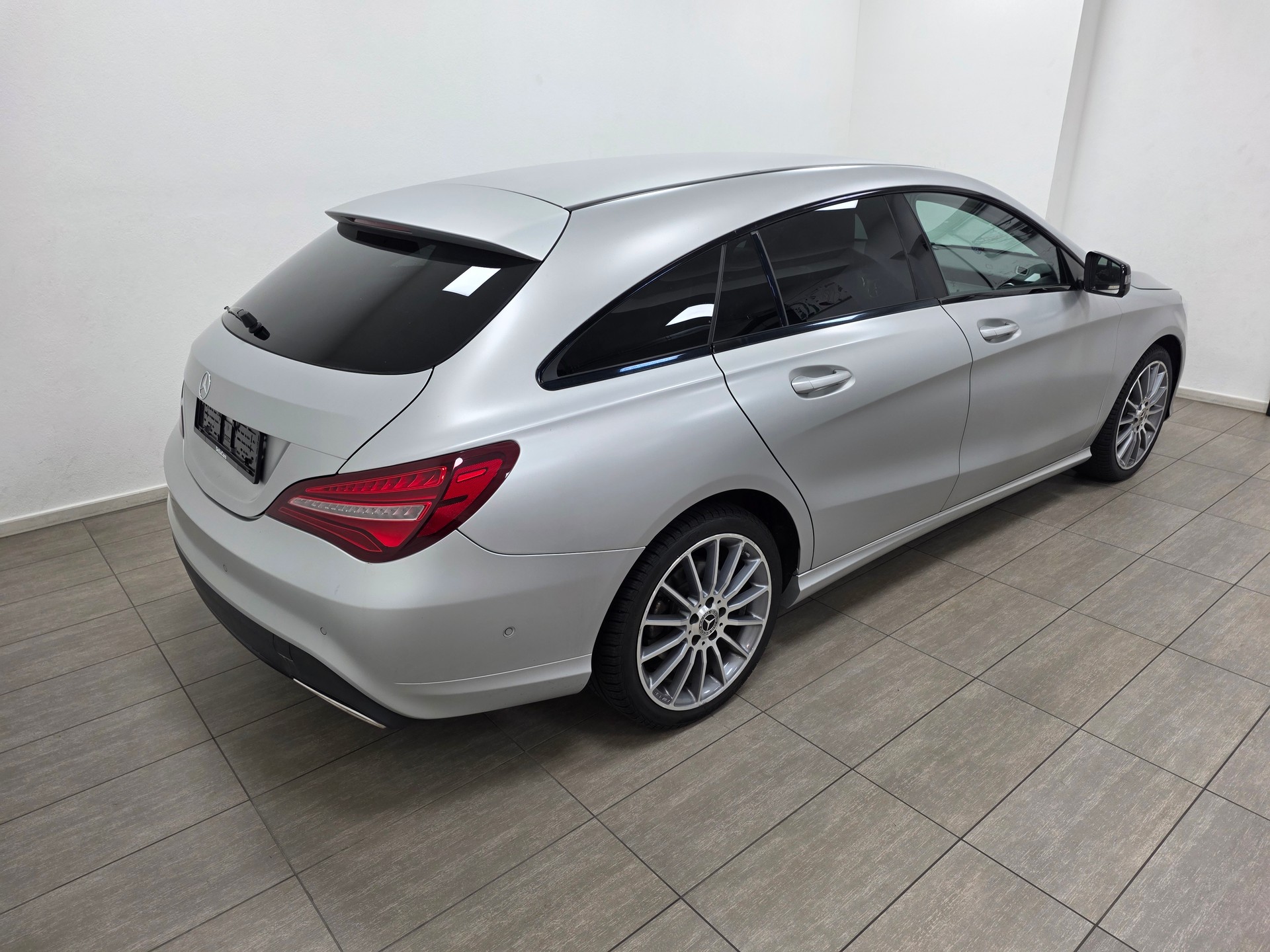 MERCEDES-BENZ CLA Shooting Brake 200 d AMG Line 4Matic 7G-DCT-image-3