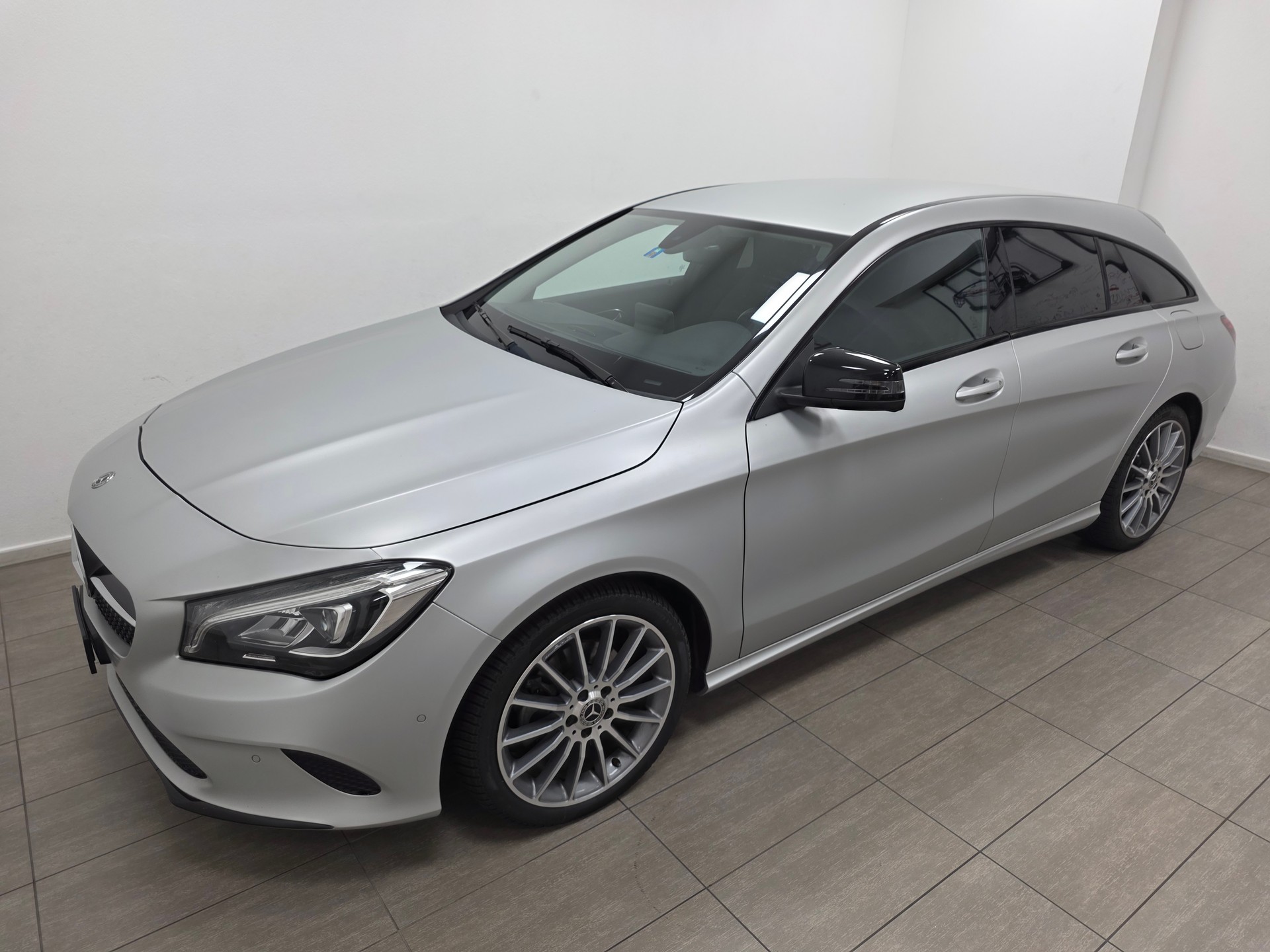 MERCEDES-BENZ CLA Shooting Brake 200 d AMG Line 4Matic 7G-DCT-image-7